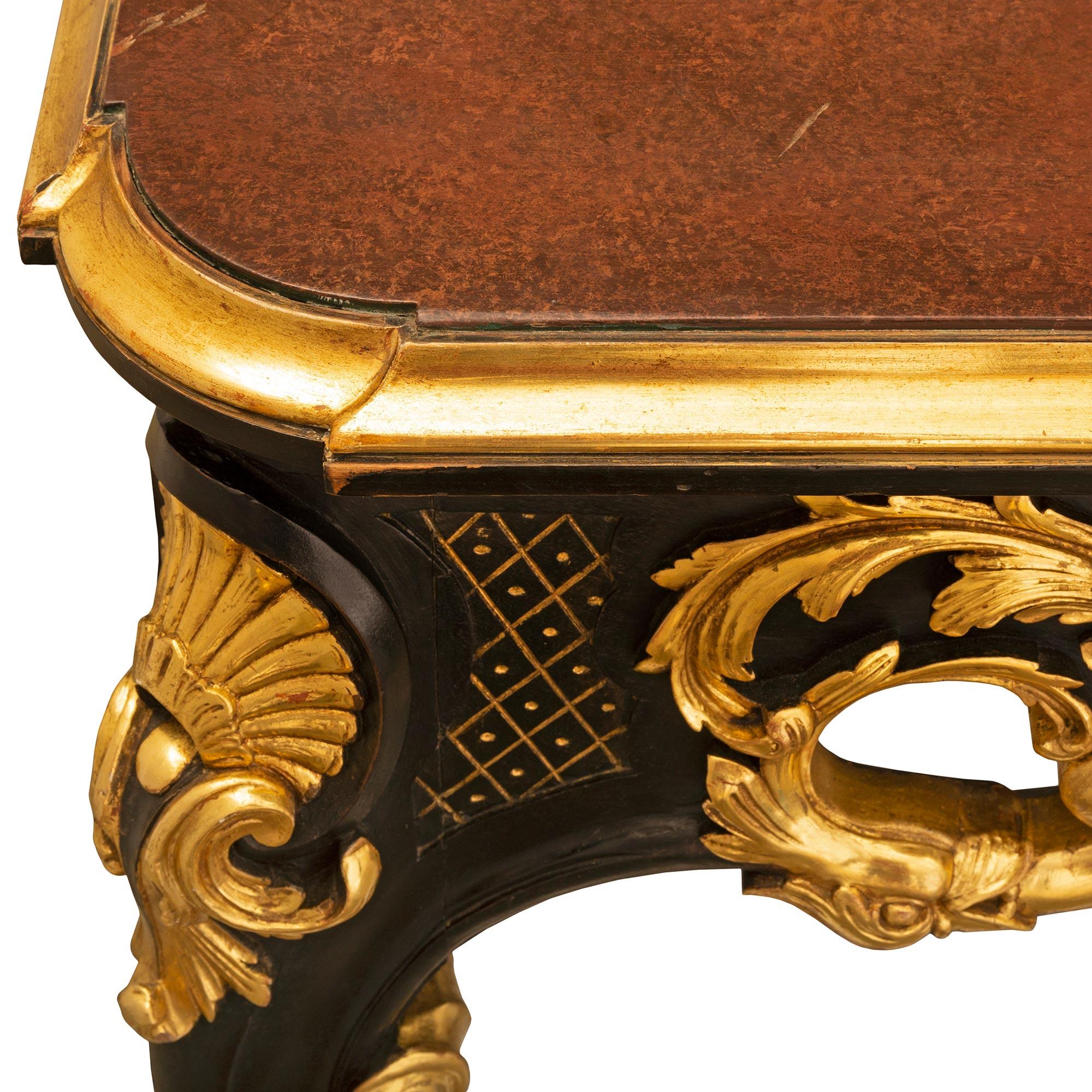 Mesa central francesa del siglo XIX estilo Luis XV de madera ebonizada de frutal y giltwood Madera frutal en venta