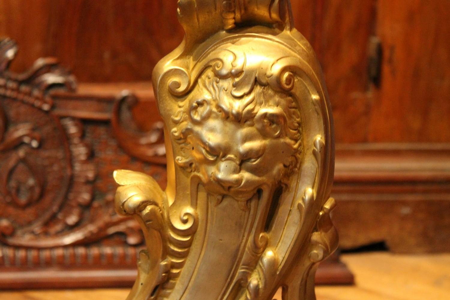 Androni per caminetto francesi del XIX secolo in stile Luigi XV in bronzo dorato in vendita 2