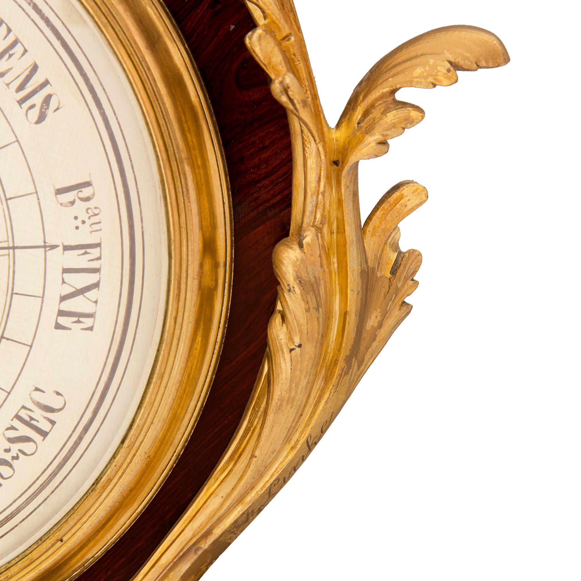 Baromètre/thermomètre de style Louis XV du XIXe siècle en bois de violette et bronze doré en vente 3