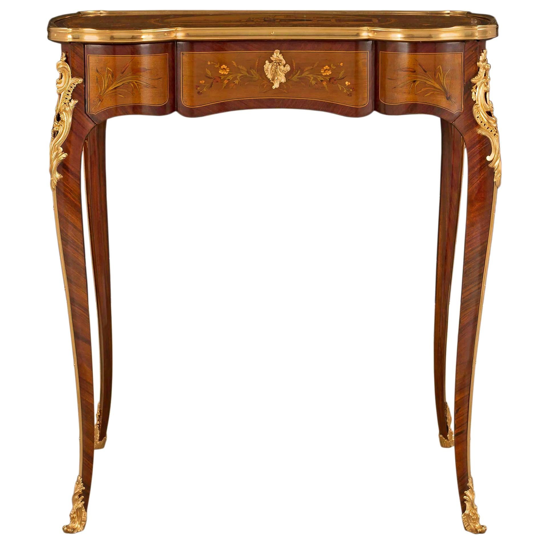 Coiffeuse française du XIXe siècle de style Louis XV en bois de roi, tulipier et bronze doré