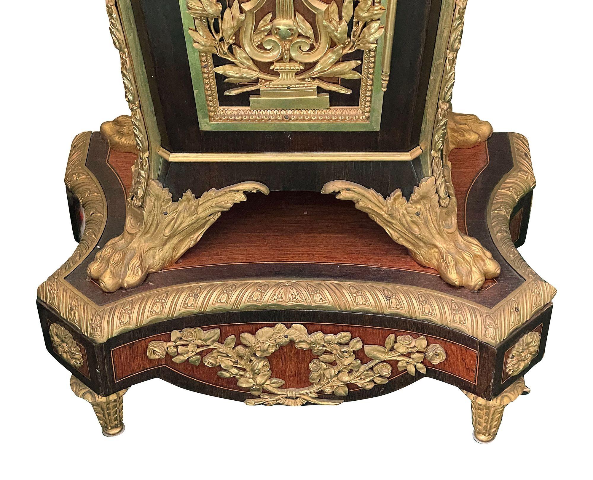 Orologio a cassa lunga francese del XIX secolo in stile Luigi XV. in vendita 7