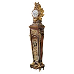 Orologio a cassa lunga francese del XIX secolo in stile Luigi XV.