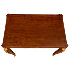 Tavolo/scrivania da centro francese del XIX secolo in stile Luigi XV in mogano e ormolu