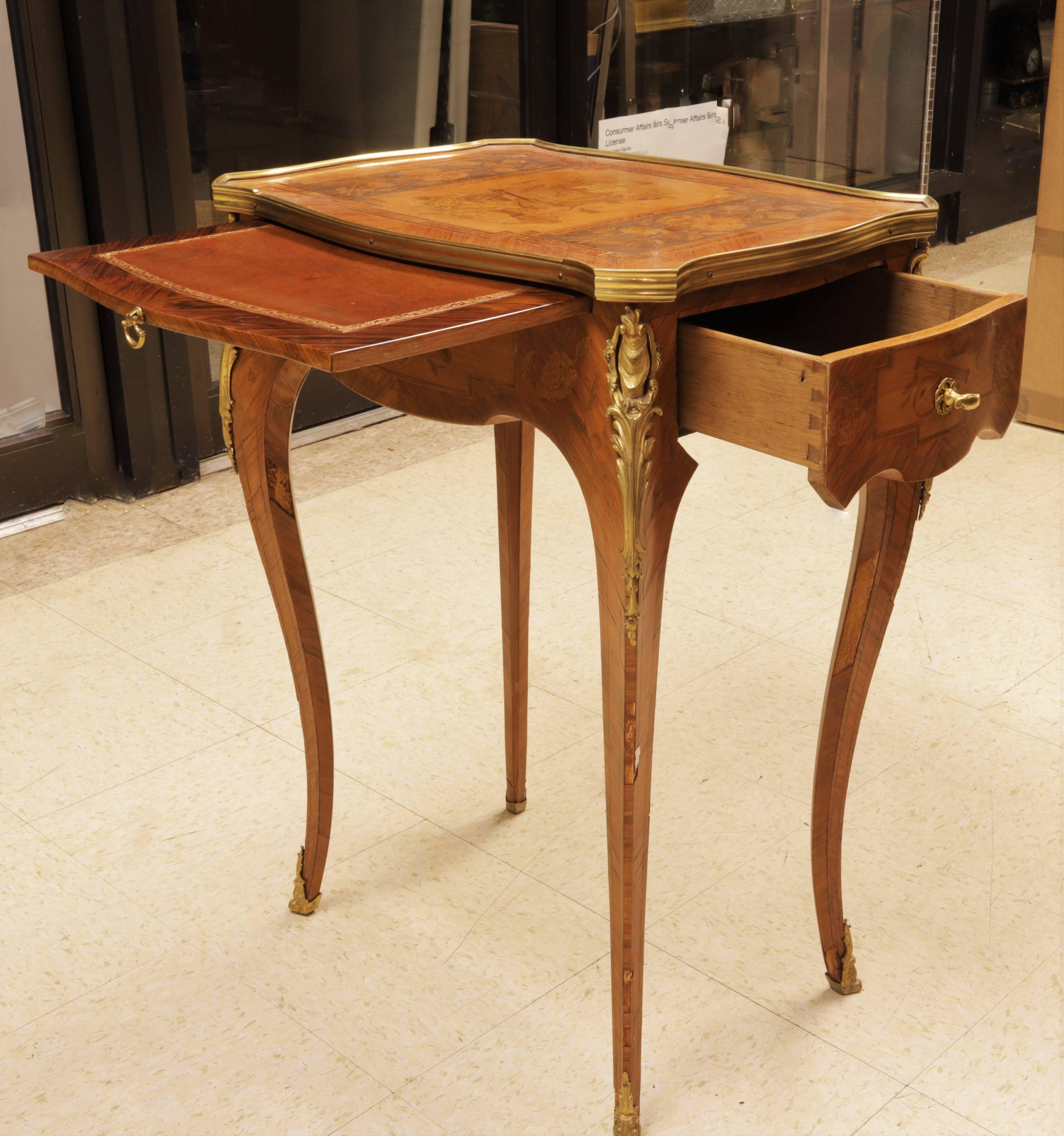 French 19th century Louis XV style marquetry inlaid side table writing desk.
Stock number: F129.