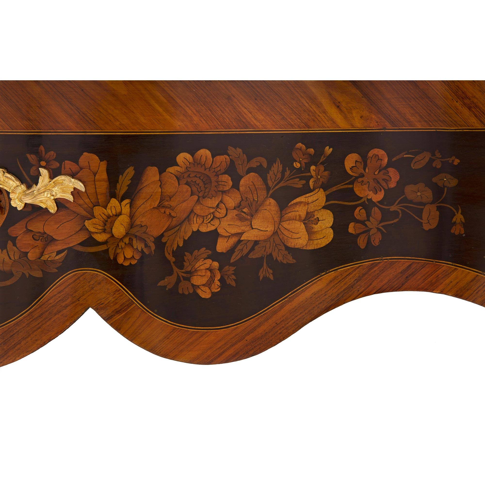 Mesa Centro de Madera Exótica Francesa del Siglo XIX Estilo Luis XV Periodo Napoleón III en venta 4