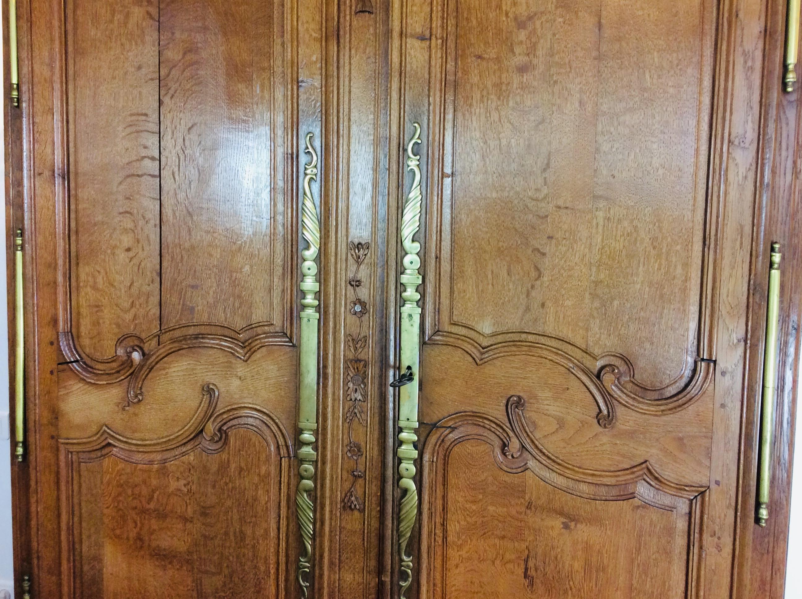 French 19th Century Louis XV Style Oak Armoire From Normandy, France 6