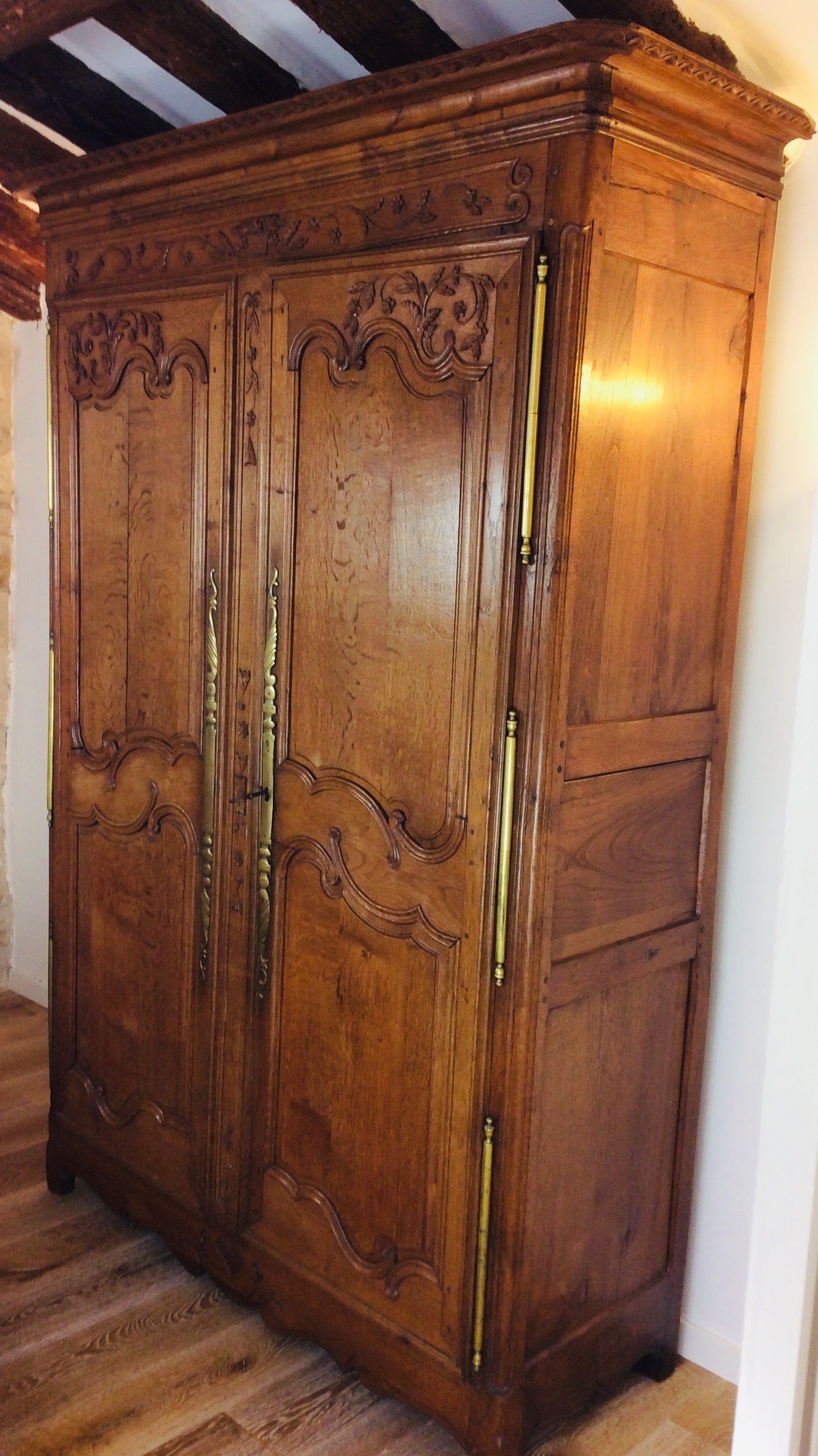 French 19th Century Louis XV Style Oak Armoire From Normandy, France In Good Condition In Miami, FL