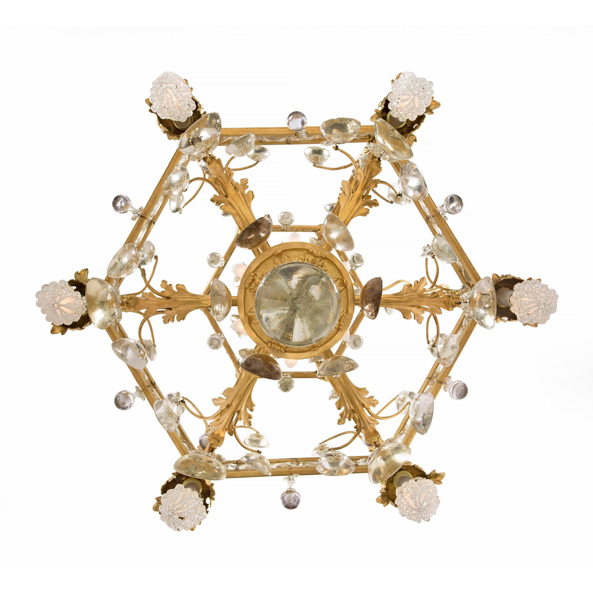 Lampadario francese del XIX secolo in stile Luigi XV con ormolu e cristalli di Baccarat in vendita 2