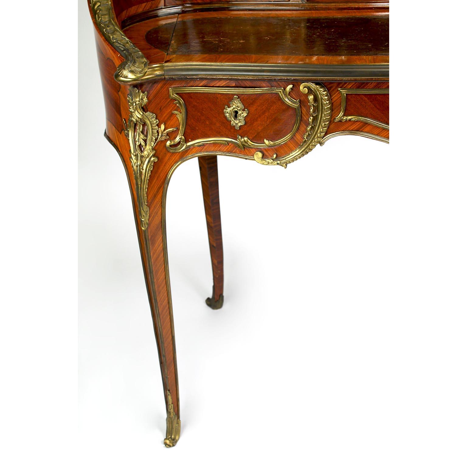 Bureau de secrétaire de dame de style Louis XV du 19ème siècle monté en bronze doré, Millet en vente 1