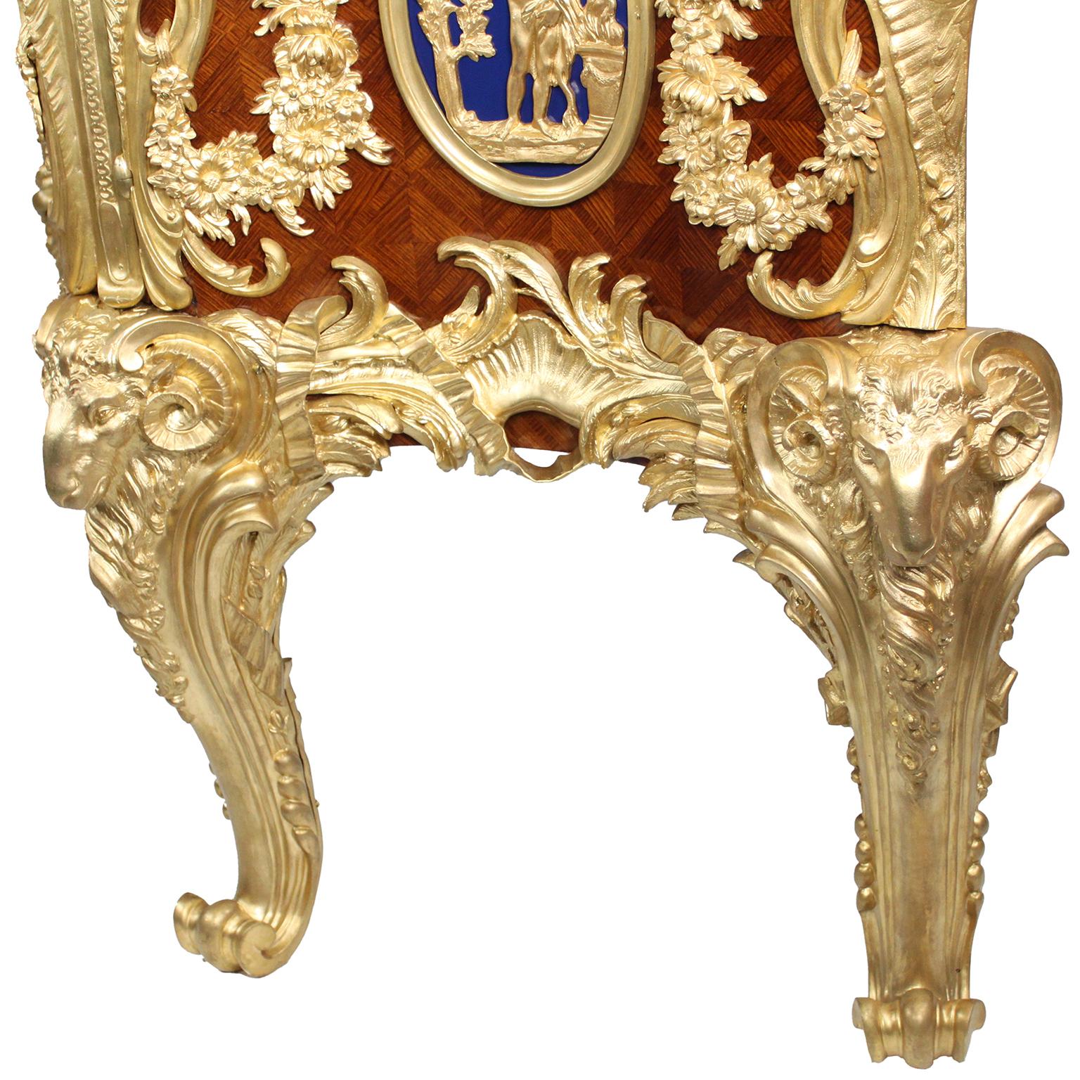Commode Médallier francese del XIX secolo in stile Luigi XV con ormeggio in mogano in vendita 4