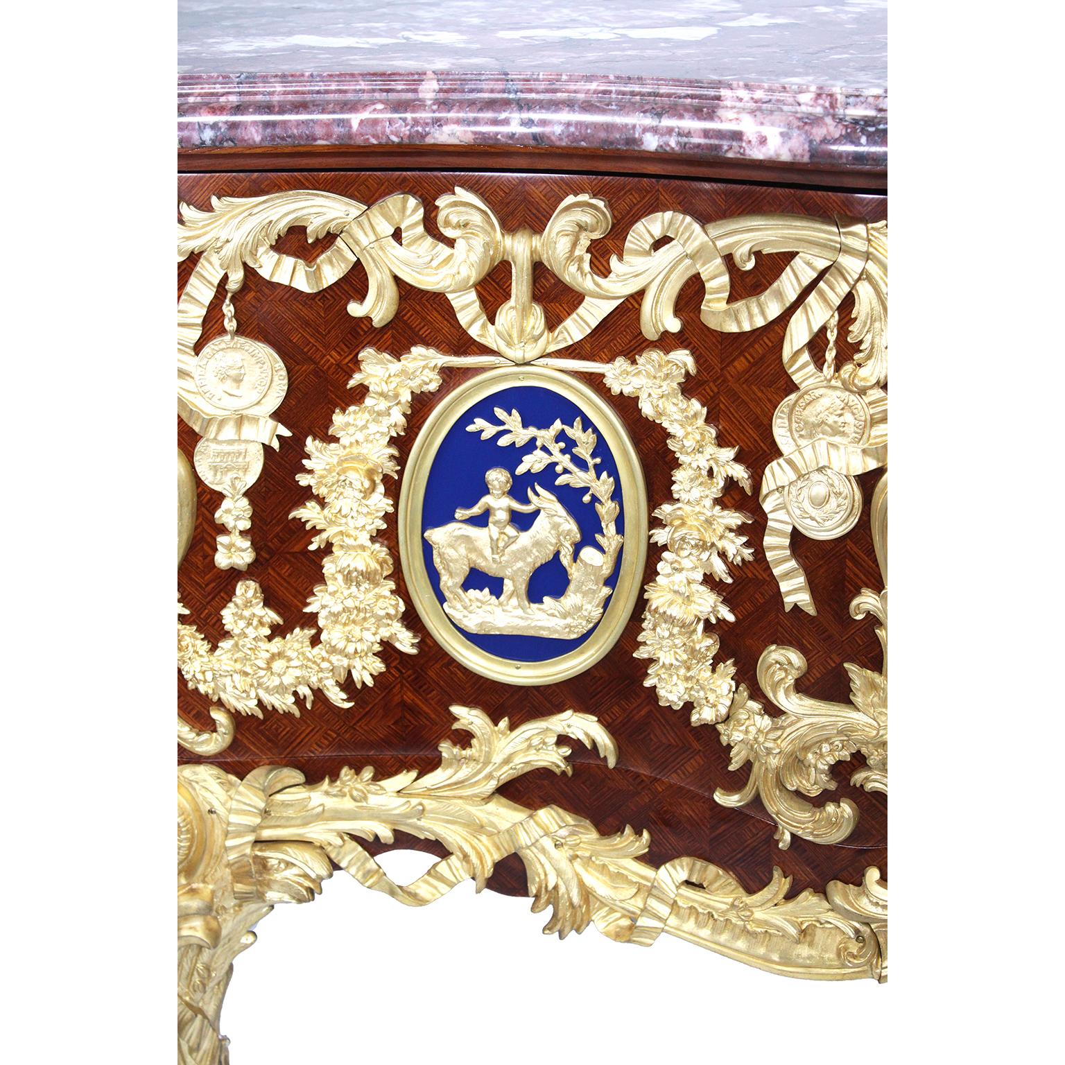 Commode Médallier francese del XIX secolo in stile Luigi XV con ormeggio in mogano in vendita 9
