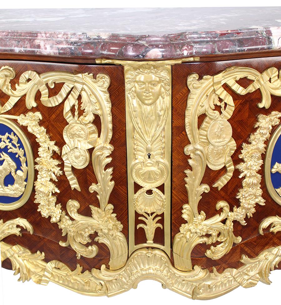 Dorato Commode Médallier francese del XIX secolo in stile Luigi XV con ormeggio in mogano in vendita