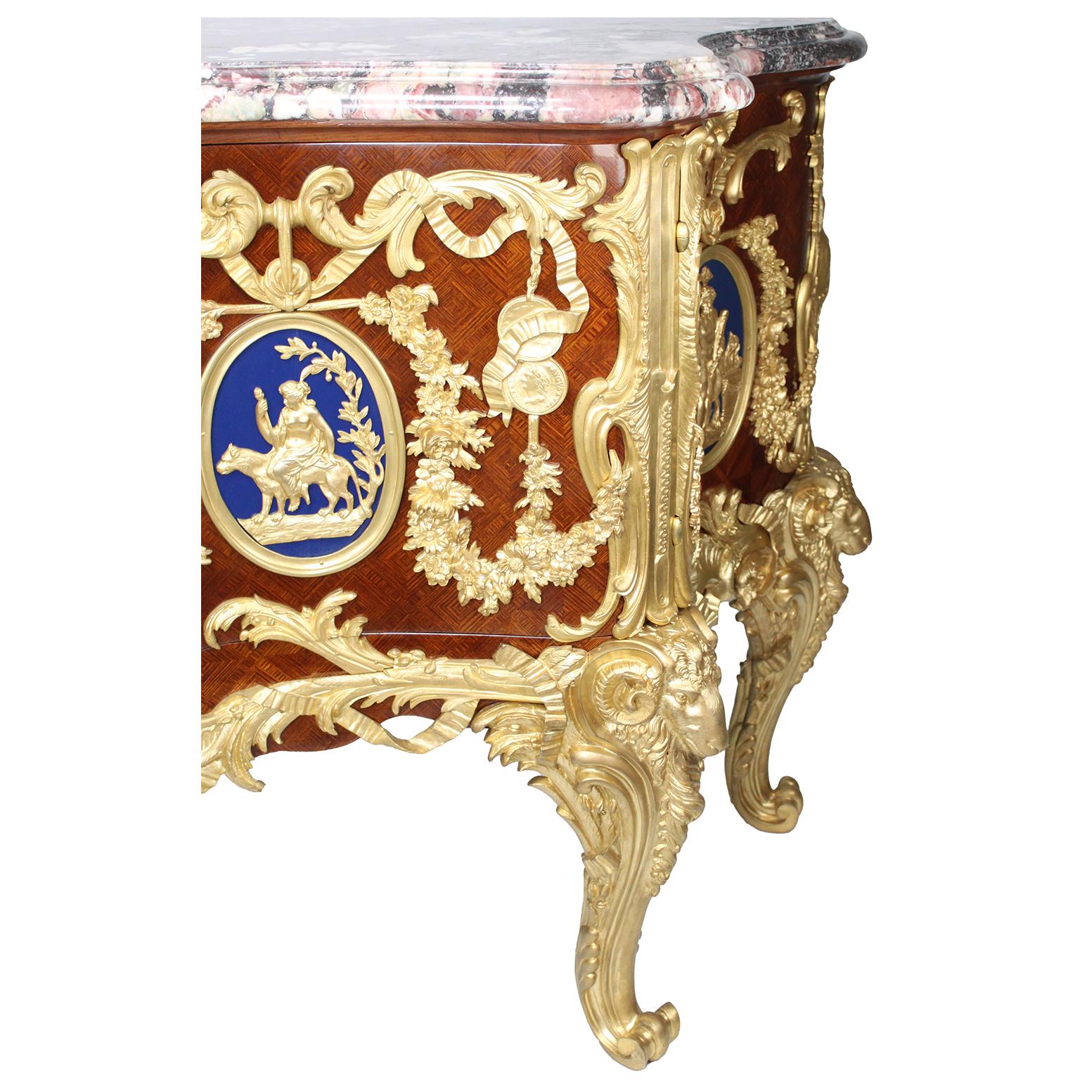 Commode Médallier francese del XIX secolo in stile Luigi XV con ormeggio in mogano In condizioni buone in vendita a Los Angeles, CA