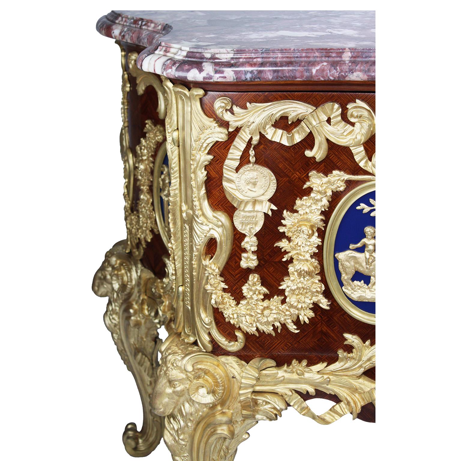 Bronzo Commode Médallier francese del XIX secolo in stile Luigi XV con ormeggio in mogano in vendita
