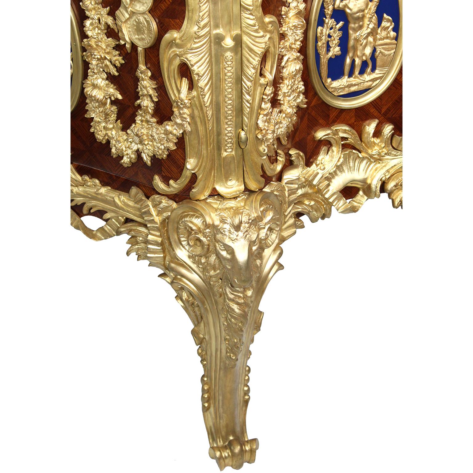 Commode Médallier francese del XIX secolo in stile Luigi XV con ormeggio in mogano in vendita 3