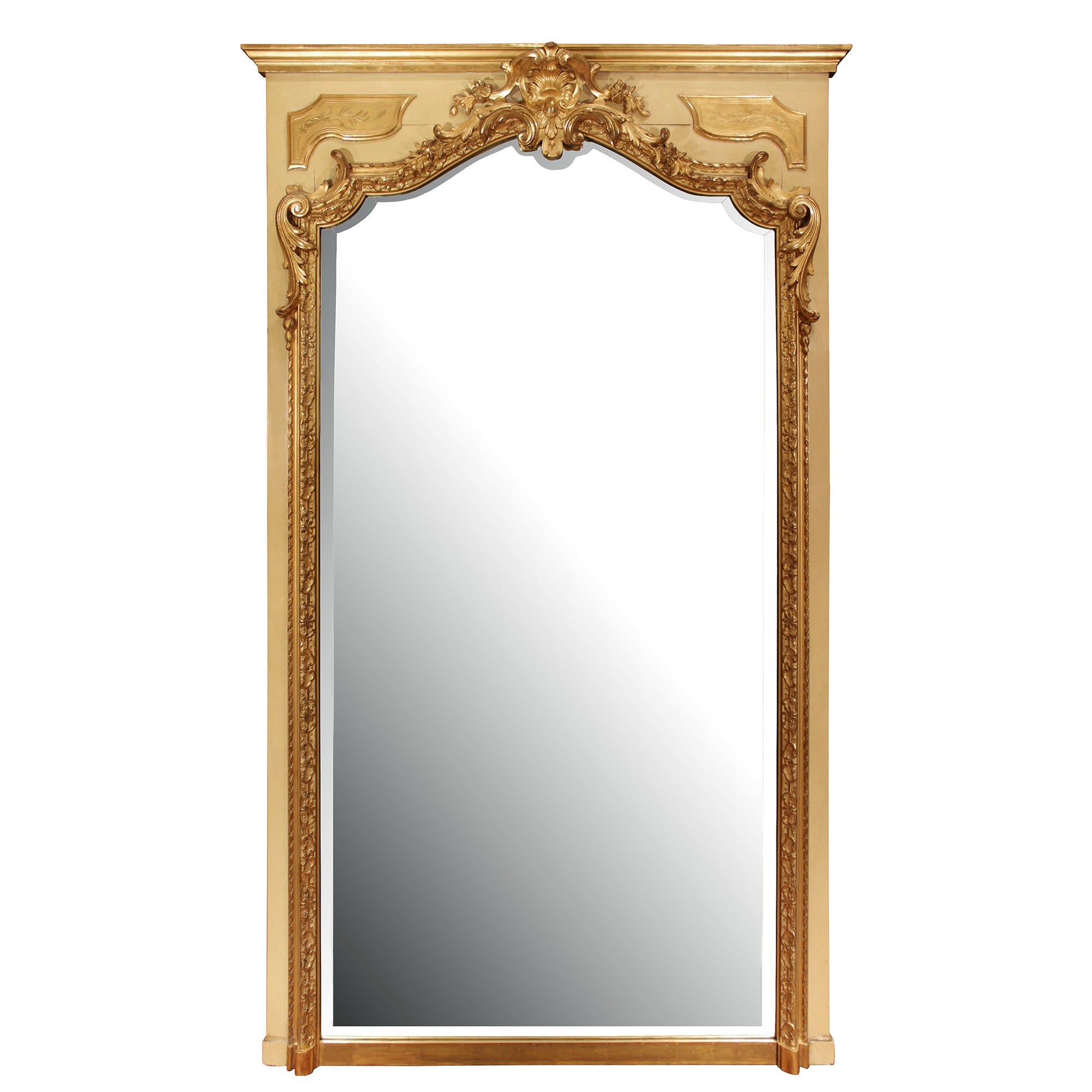 Specchio francese del XIX secolo in stile Luigi XV patinato e in legno dorato in vendita