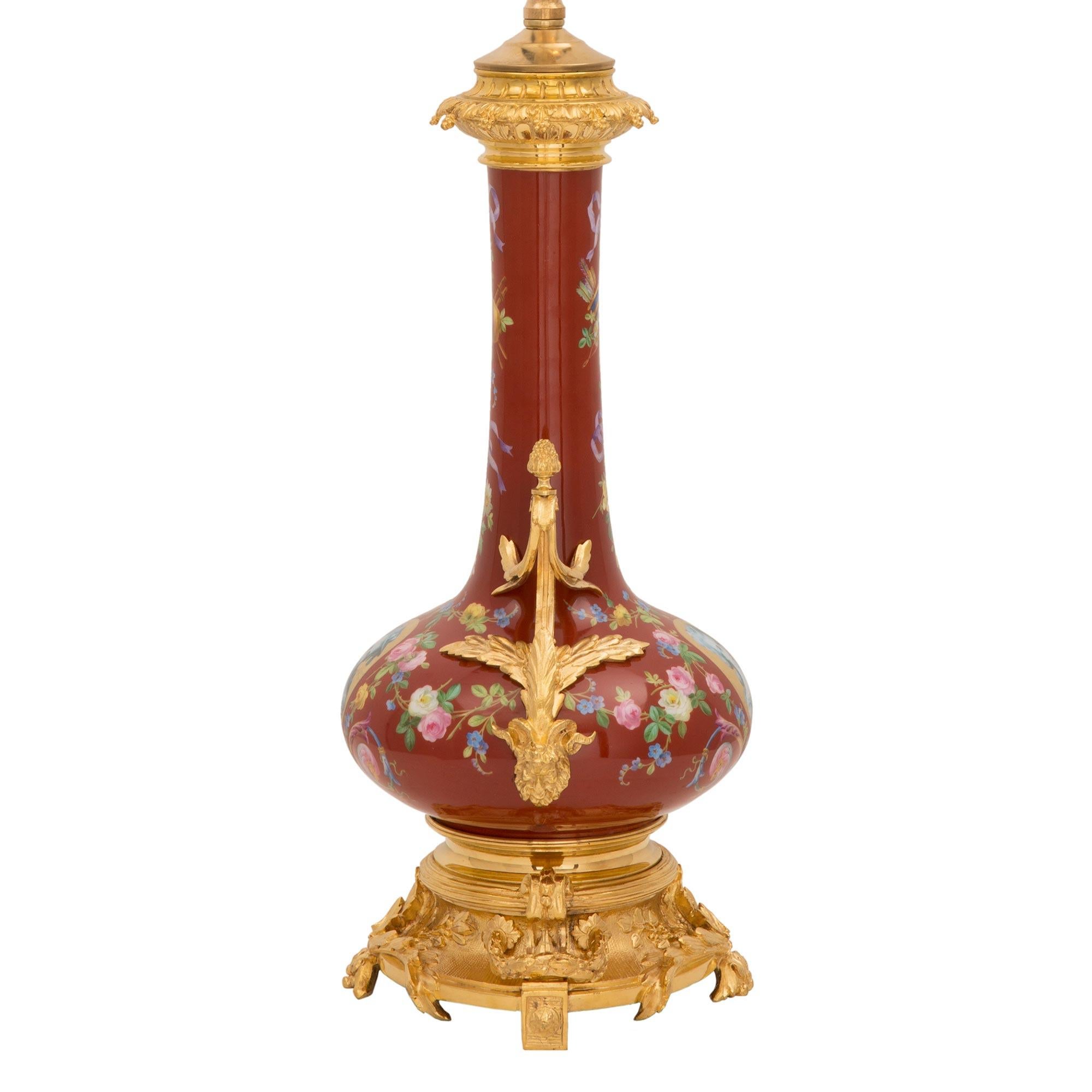 French 19th Century Louis XV Style Porcelain and Ormolu Lamp In Good Condition For Sale In West Palm Beach, FL