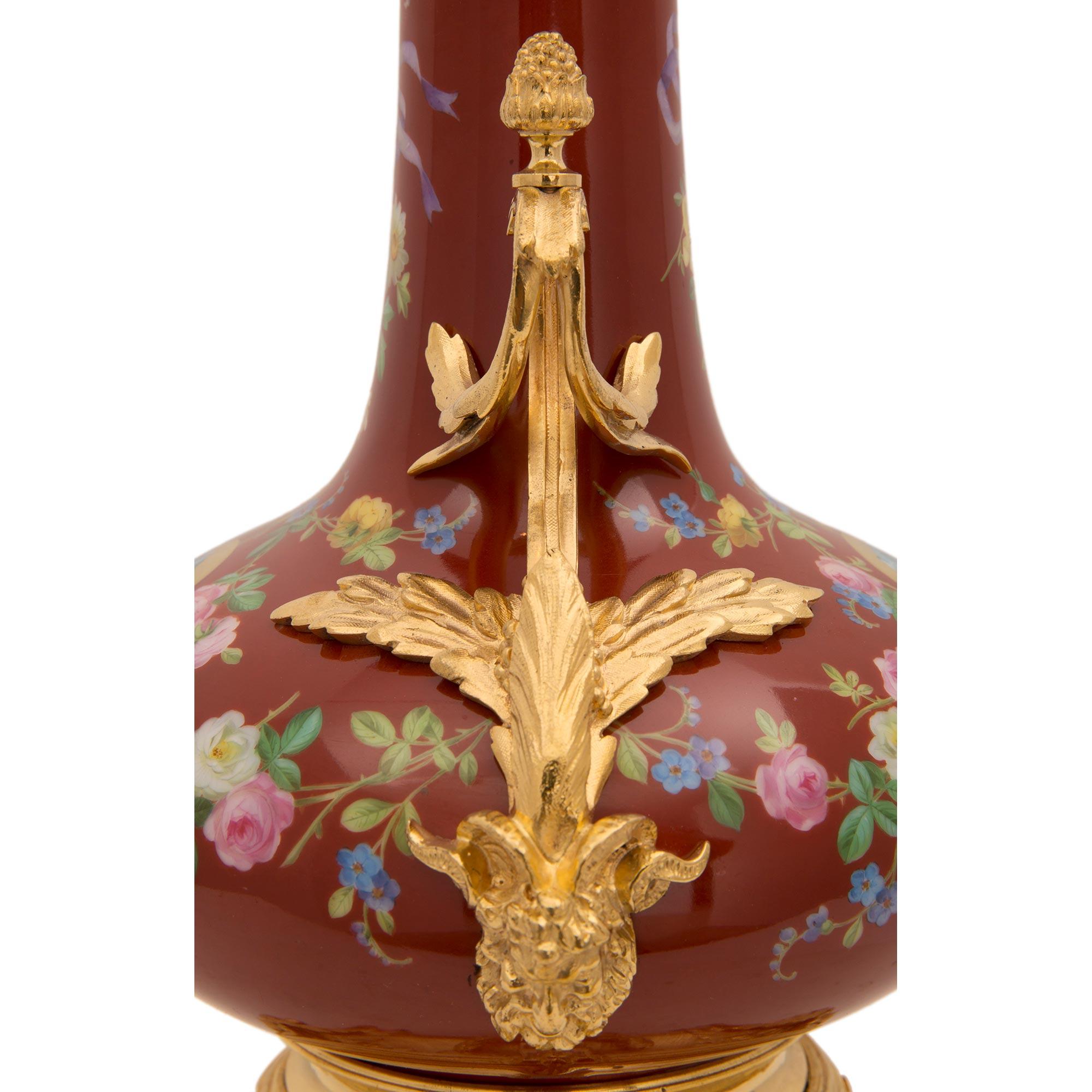 French 19th Century Louis XV Style Porcelain and Ormolu Lamp For Sale 4