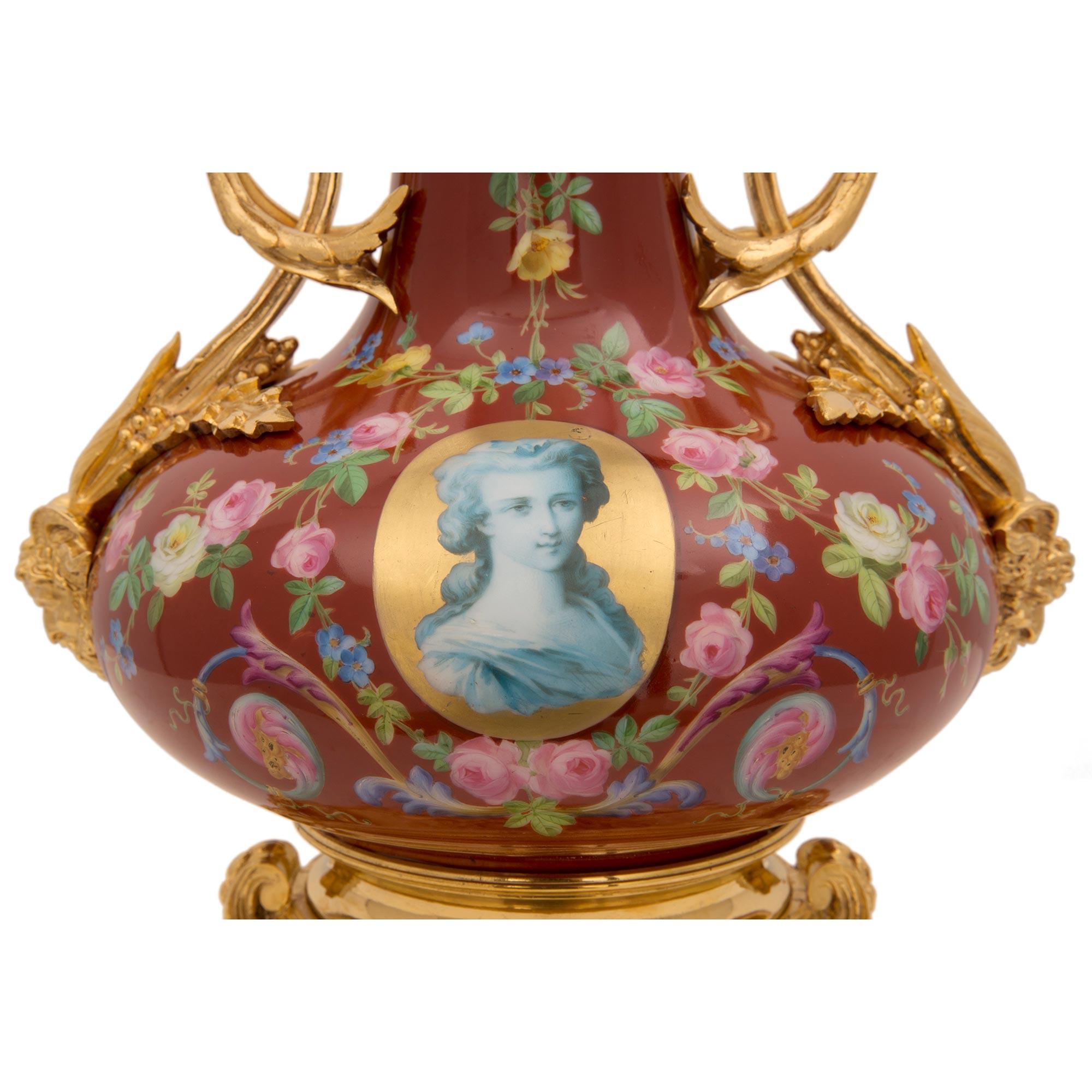 French 19th Century Louis XV Style Porcelain and Ormolu Lamp For Sale 5