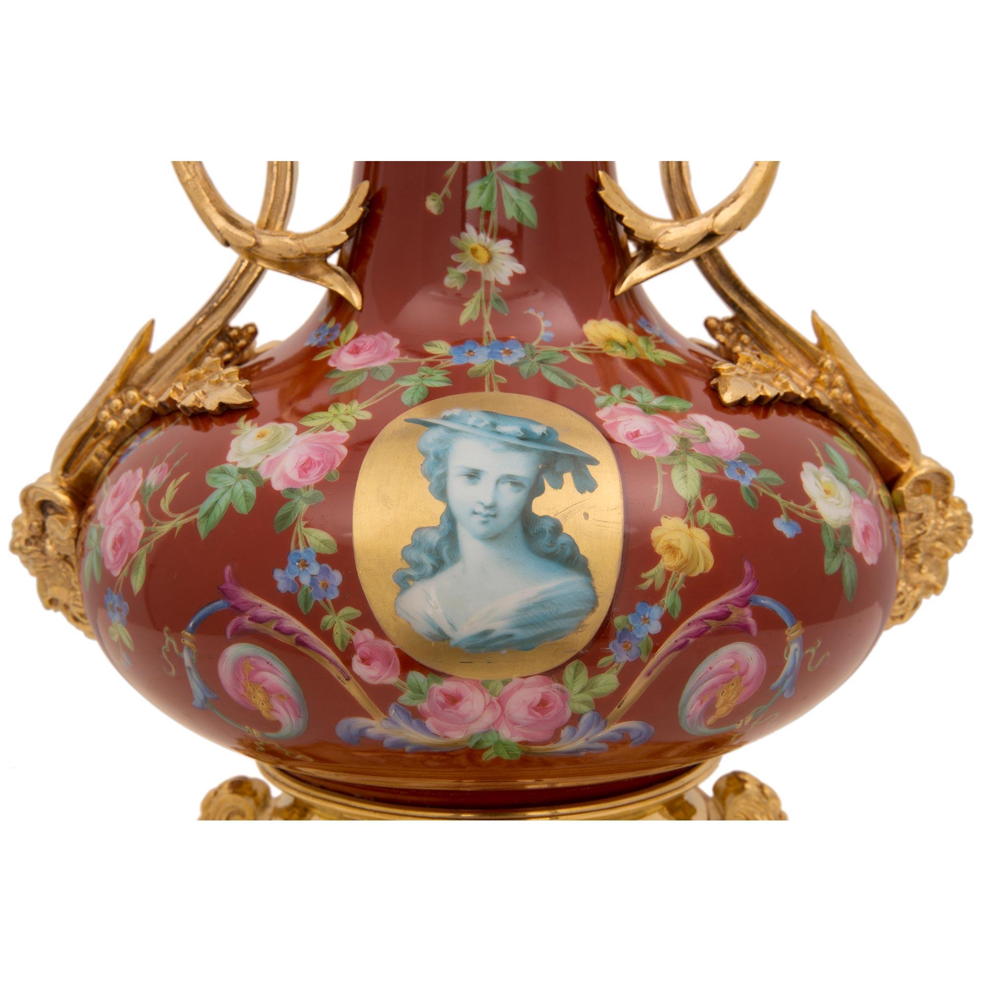 French 19th Century Louis XV Style Porcelain and Ormolu Lamp For Sale 6