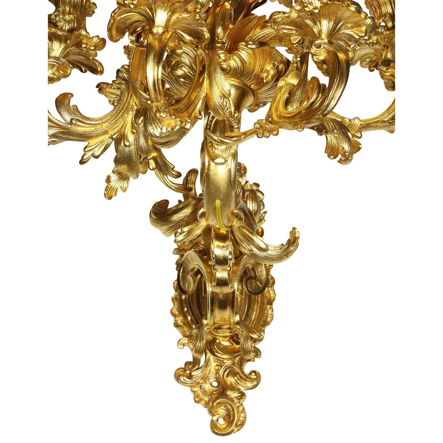 Französische Wandleuchten aus vergoldeter Bronze im Louis-XV-Rokoko-Stil des 19. Jahrhunderts, Paar im Angebot 6