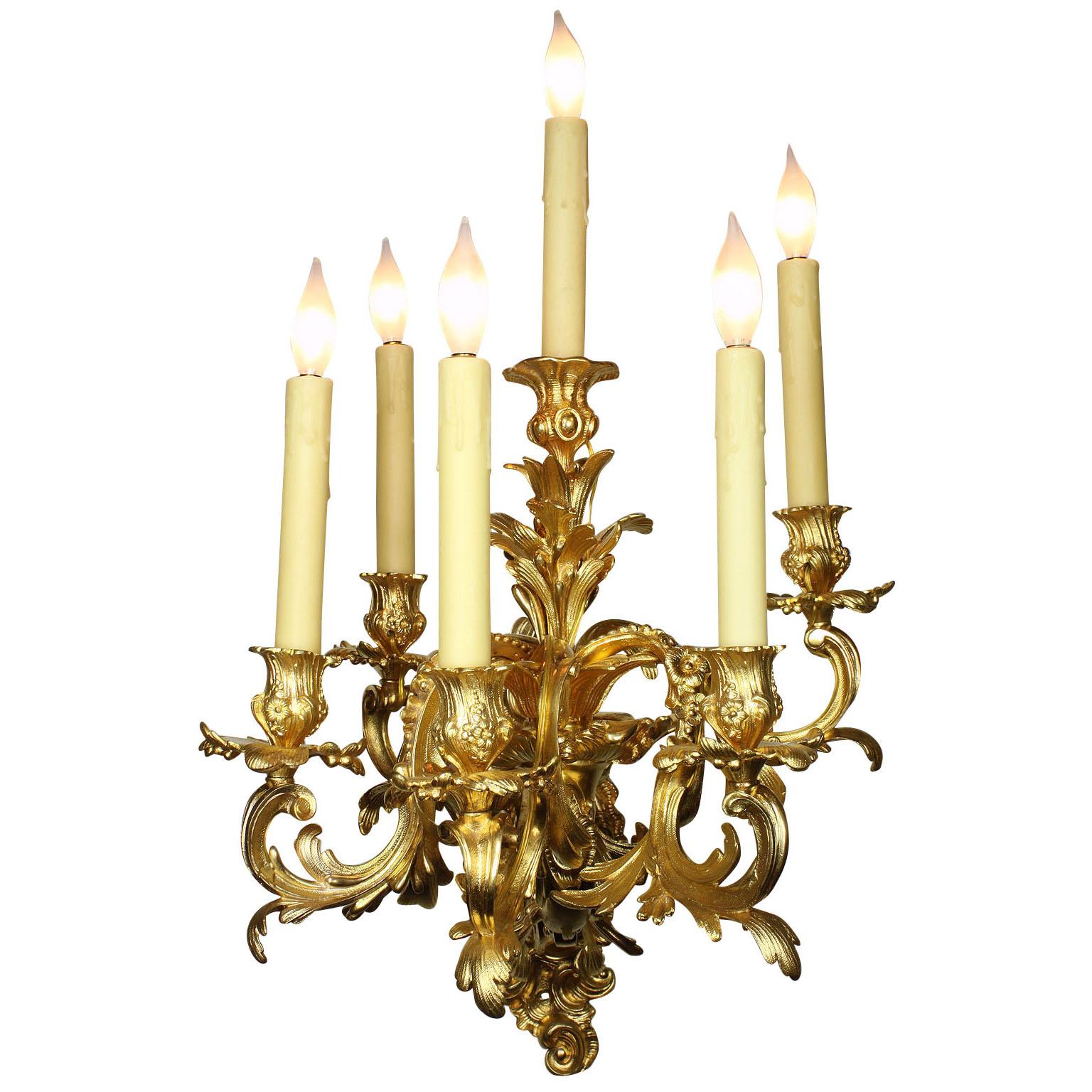 Französische Wandleuchten aus vergoldeter Bronze im Louis-XV-Rokoko-Stil des 19. Jahrhunderts, Paar im Angebot 1