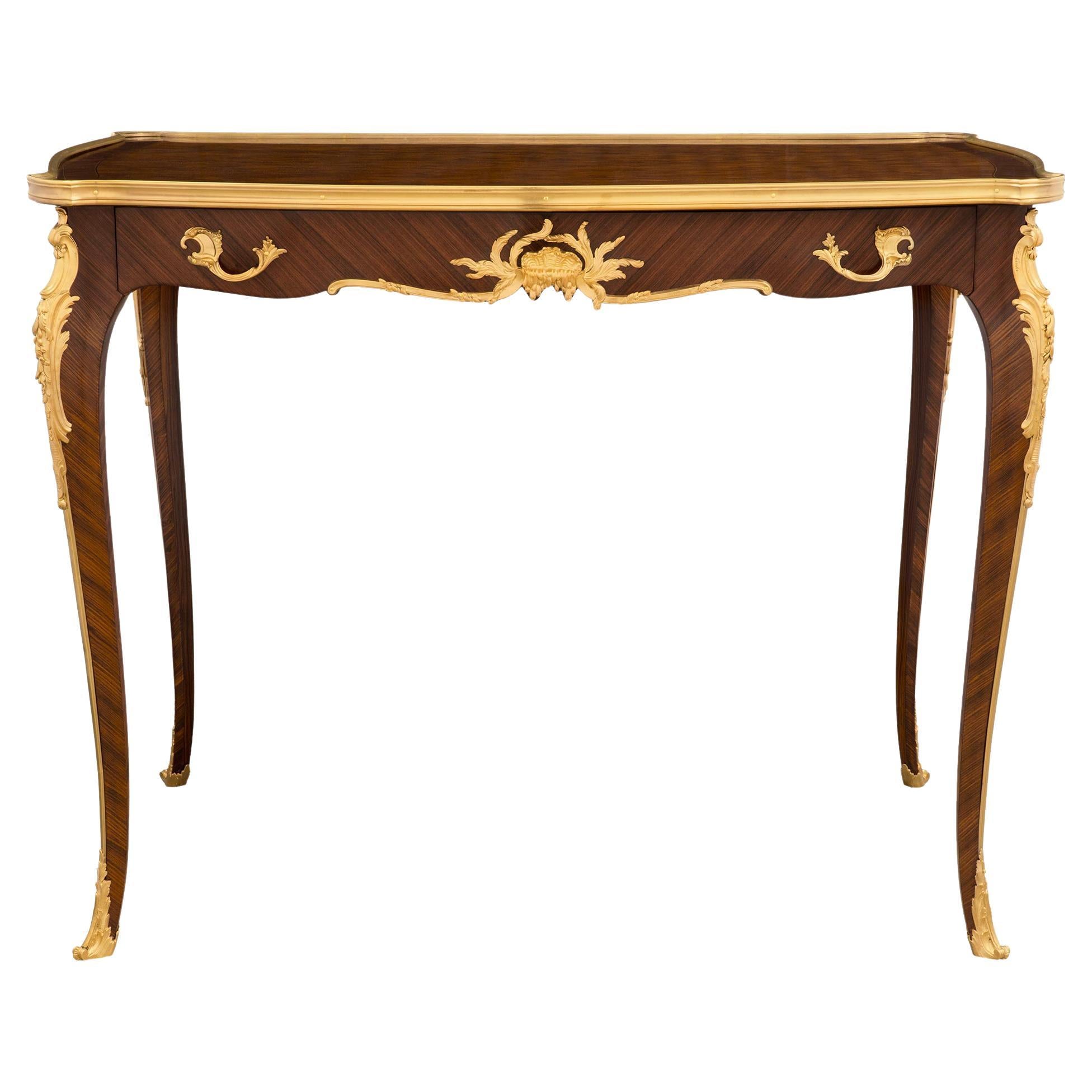 Table d'appoint/bureau française de style Louis XV du 19ème siècle, signée F. Linke