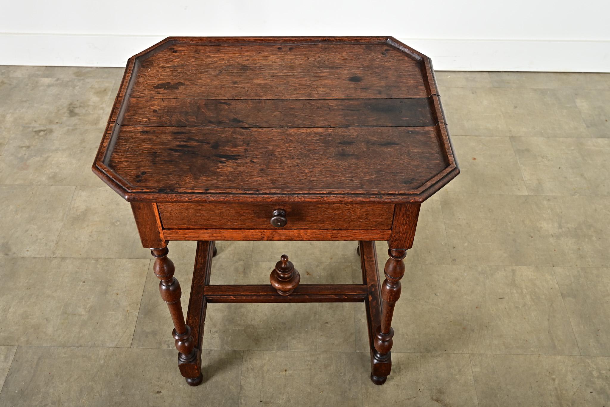 Französischer Beistelltisch im Louis-XV-Stil des 19. im Zustand „Gut“ im Angebot in Baton Rouge, LA