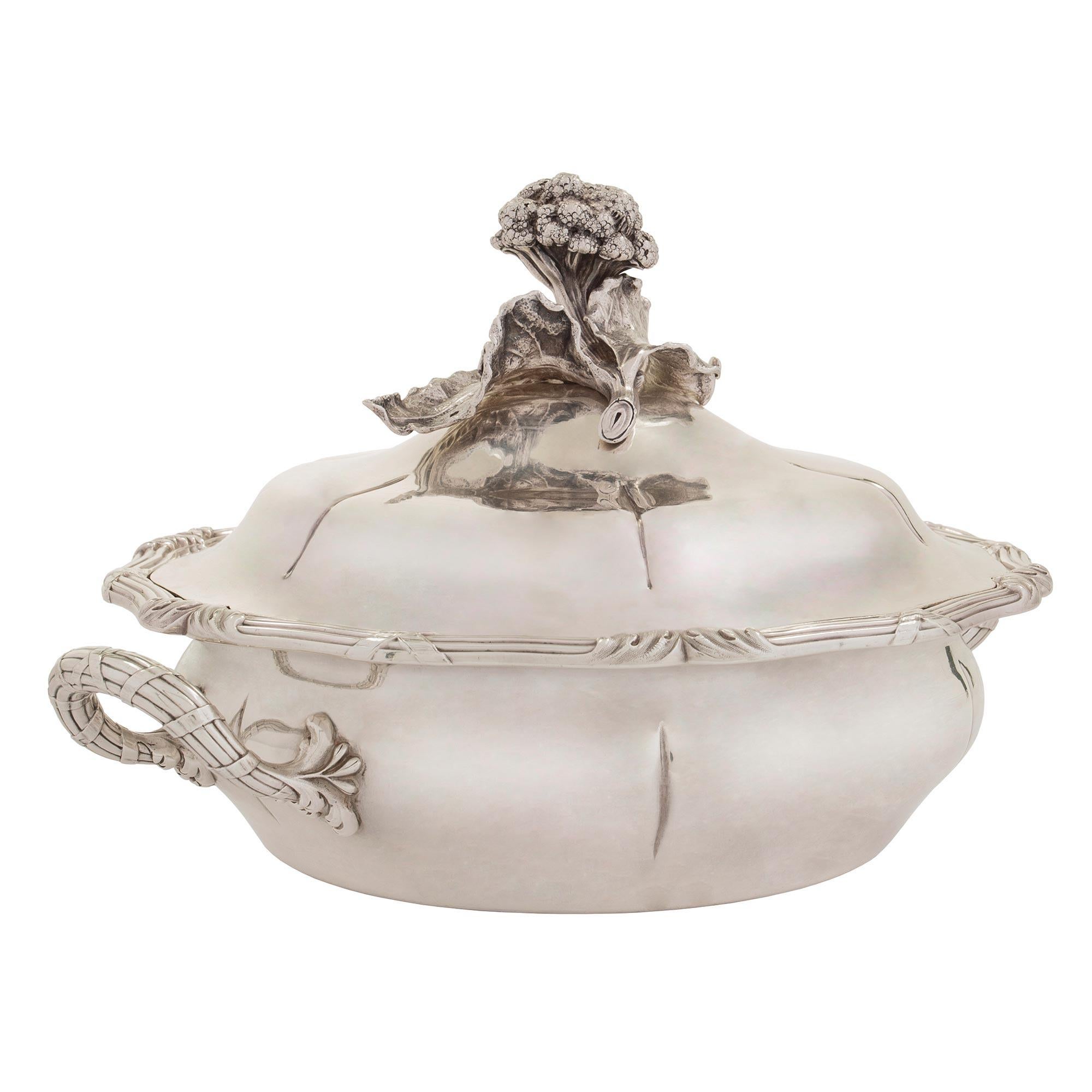 French 19th Century Louis XV Style Sterling Silver Tureen by Maison Odiot For Sale 3