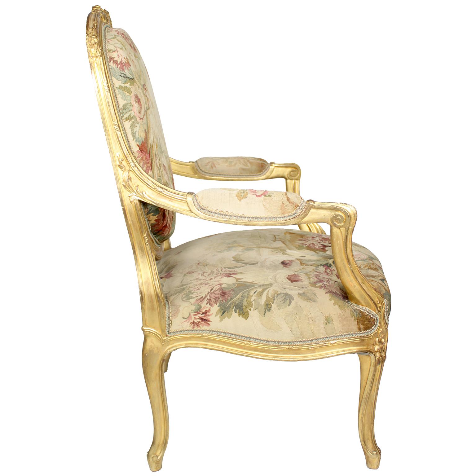 Suite de trois pièces en bois doré et salon d'Aubusson de style Louis XV du 19ème siècle français en vente 11