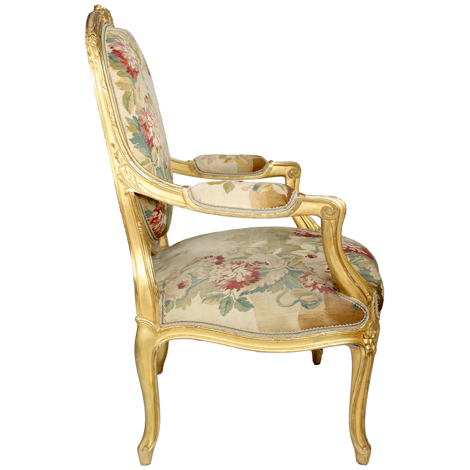 Suite de trois pièces en bois doré et salon d'Aubusson de style Louis XV du 19ème siècle français en vente 13