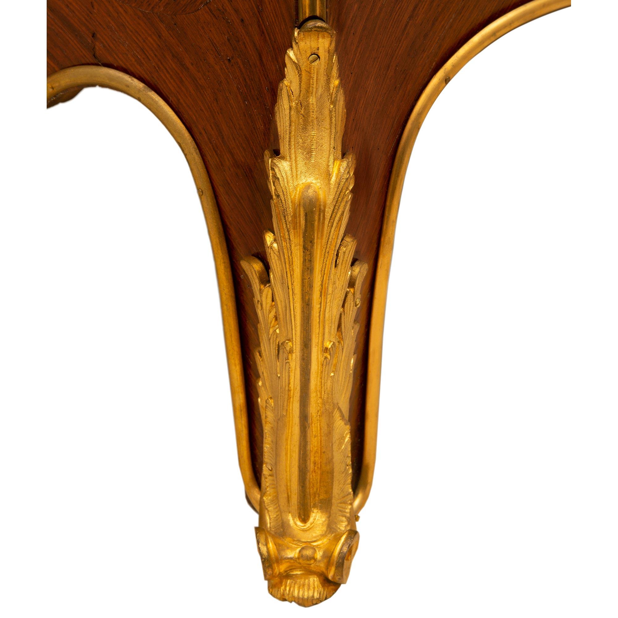 Meuble de rangement français du 19ème siècle de style Louis XV en bois de violette, tulipier et bronze doré en vente 4