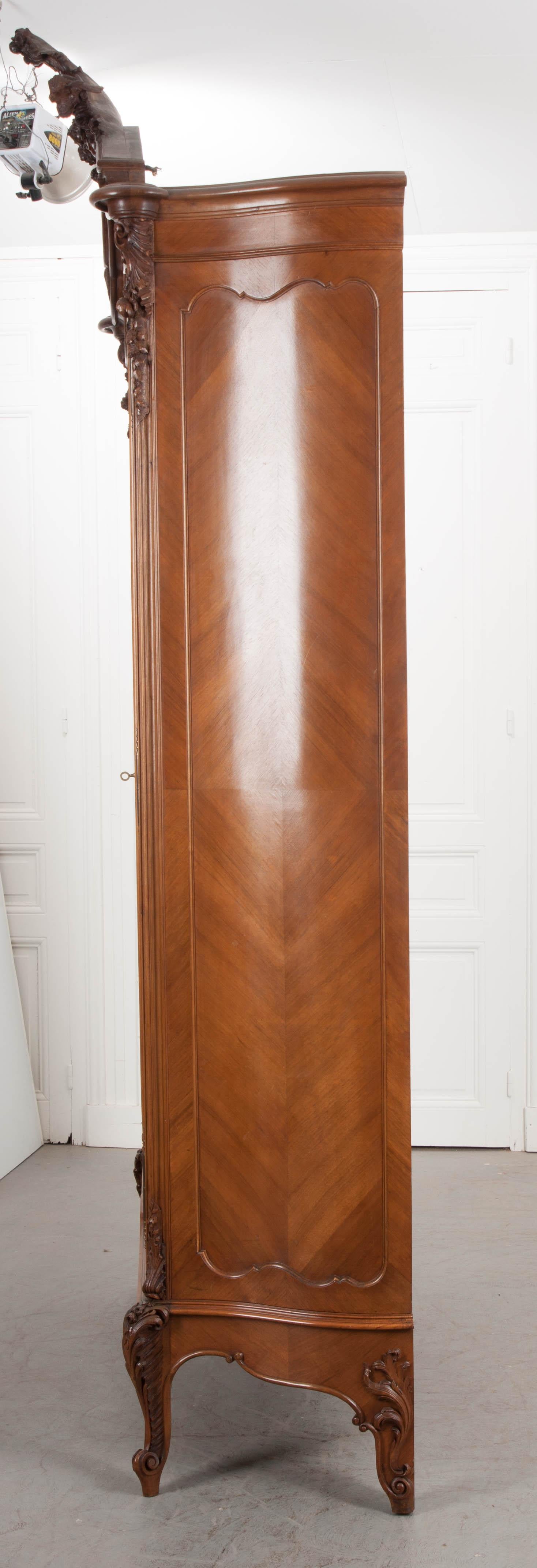 French 19th Century Louis XV Style Walnut Display Armoire 11