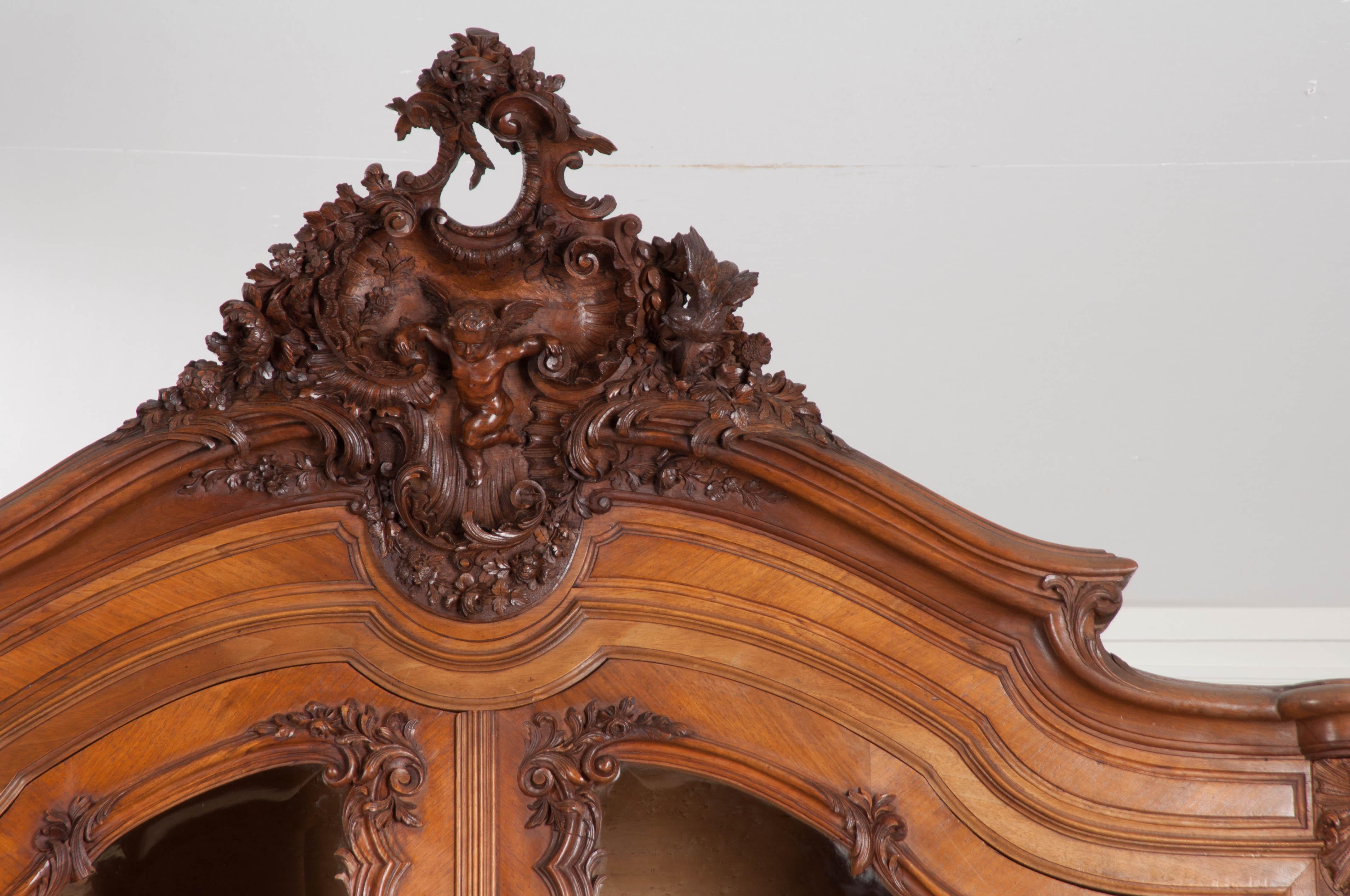 French 19th Century Louis XV Style Walnut Display Armoire In Good Condition In Baton Rouge, LA