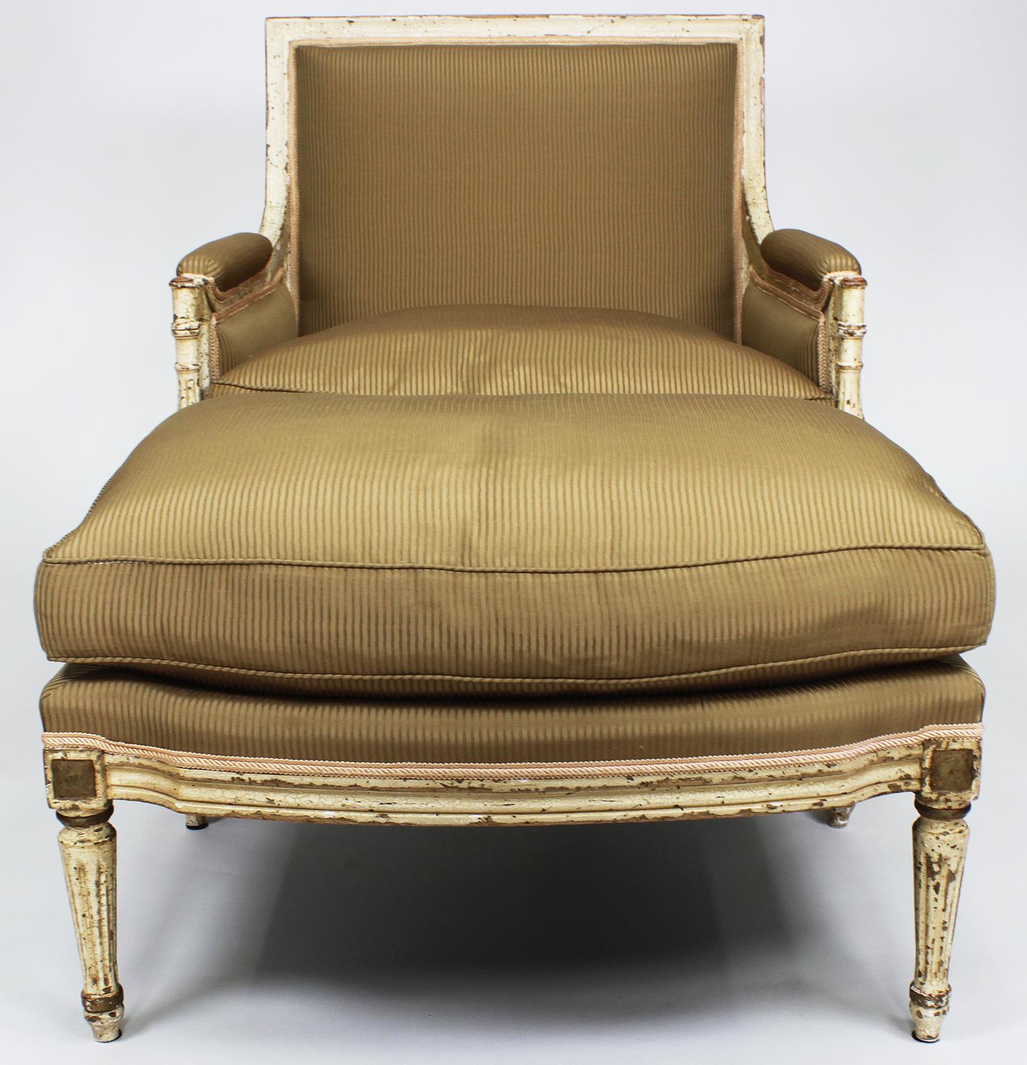 French 19th Century Louis XVI Style White-Painted Lounge Chaise Ottoman Armchair For Sale 6