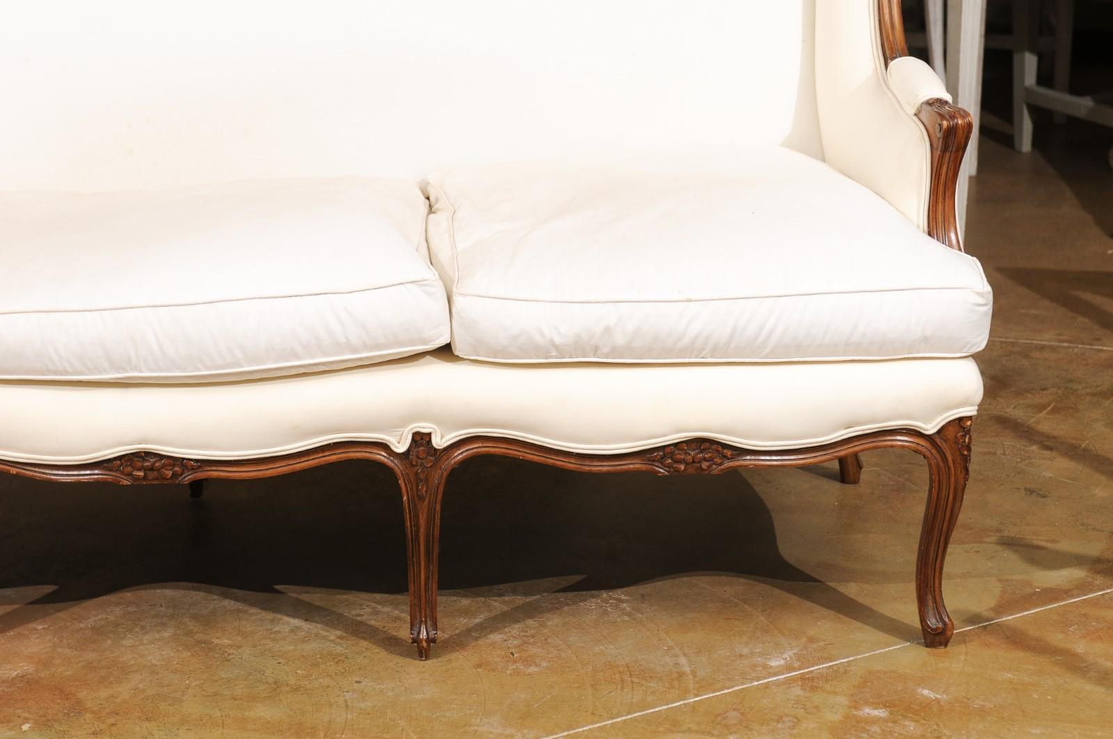 French, 19th Century Louis XV Style Wooden Three-Seat Canapé à Oreilles h88a For Sale 8