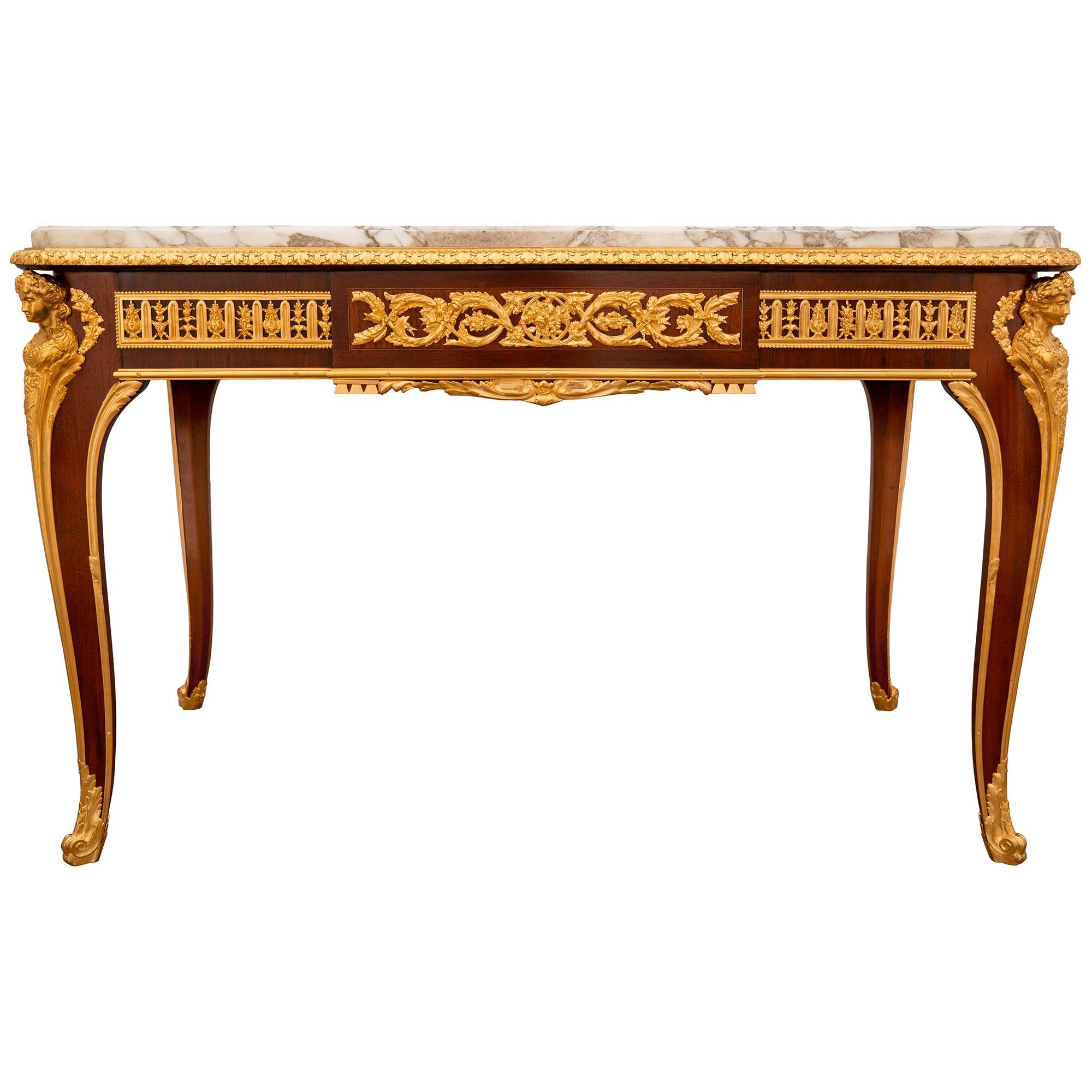 Scrivania francese del XIX secolo in mogano Luigi XV/XVI secolo, ormolu e marmo In condizioni buone in vendita a West Palm Beach, FL