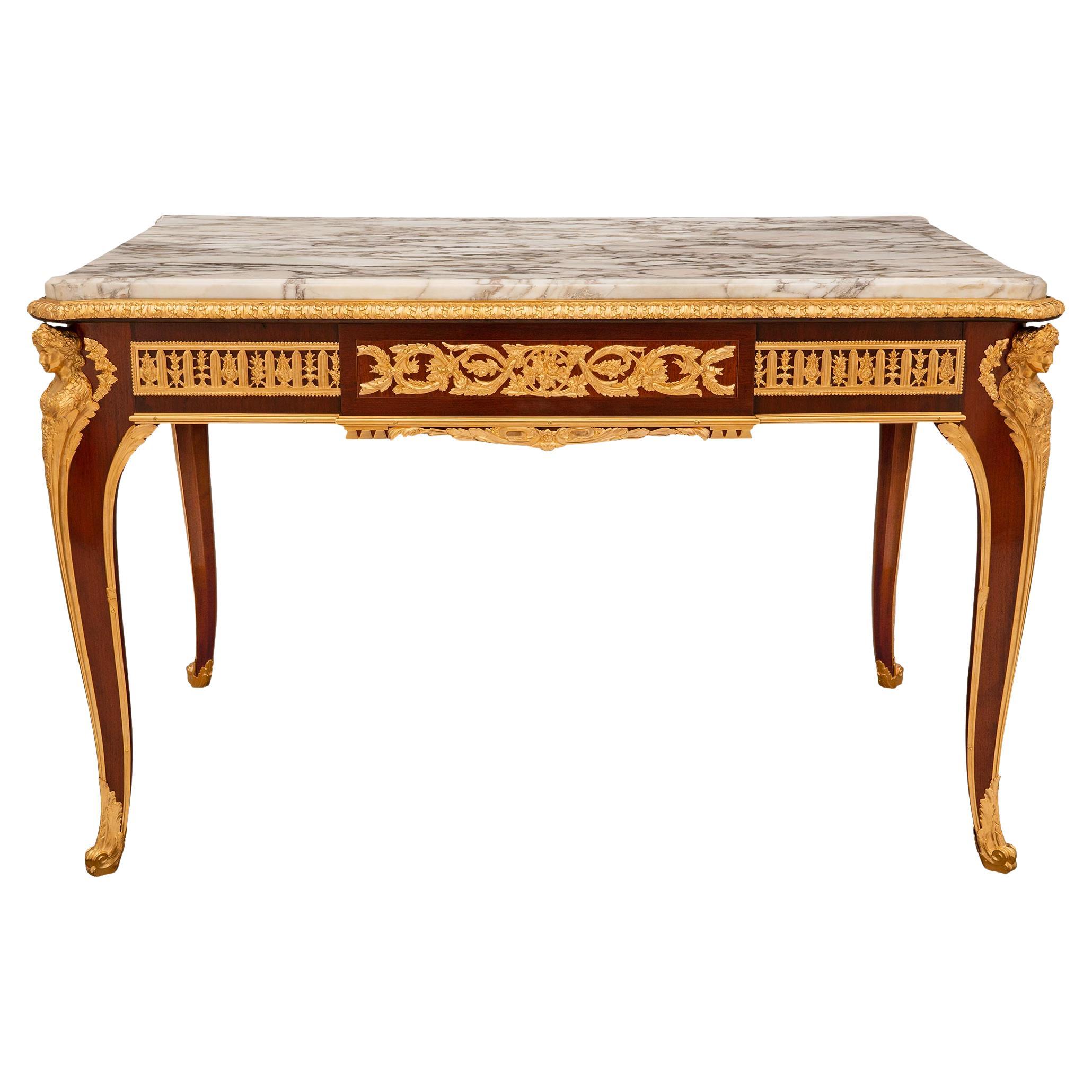 Escritorio francés del s. XIX Luis XV/XVI de caoba, ormolu y mármol