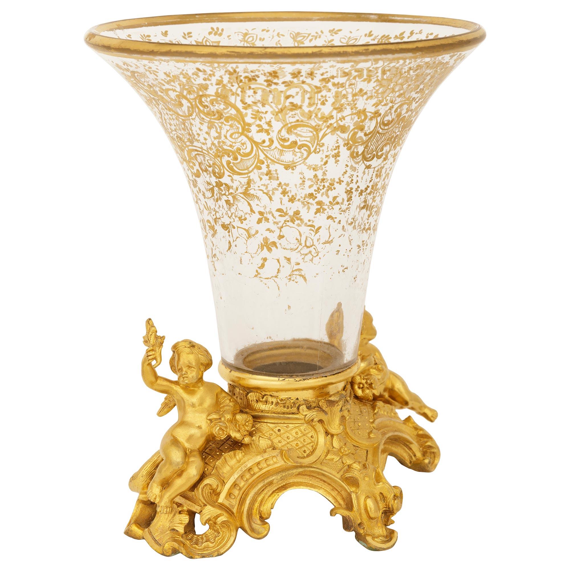 Louis XVI Vase Louis XV/XVI du XIXe siècle en bronze doré et cristal doré en vente