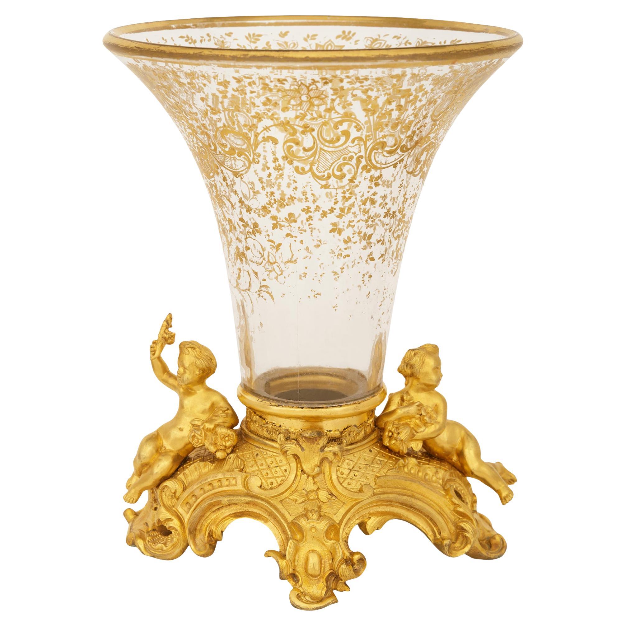 Vase Louis XV/XVI du XIXe siècle en bronze doré et cristal doré