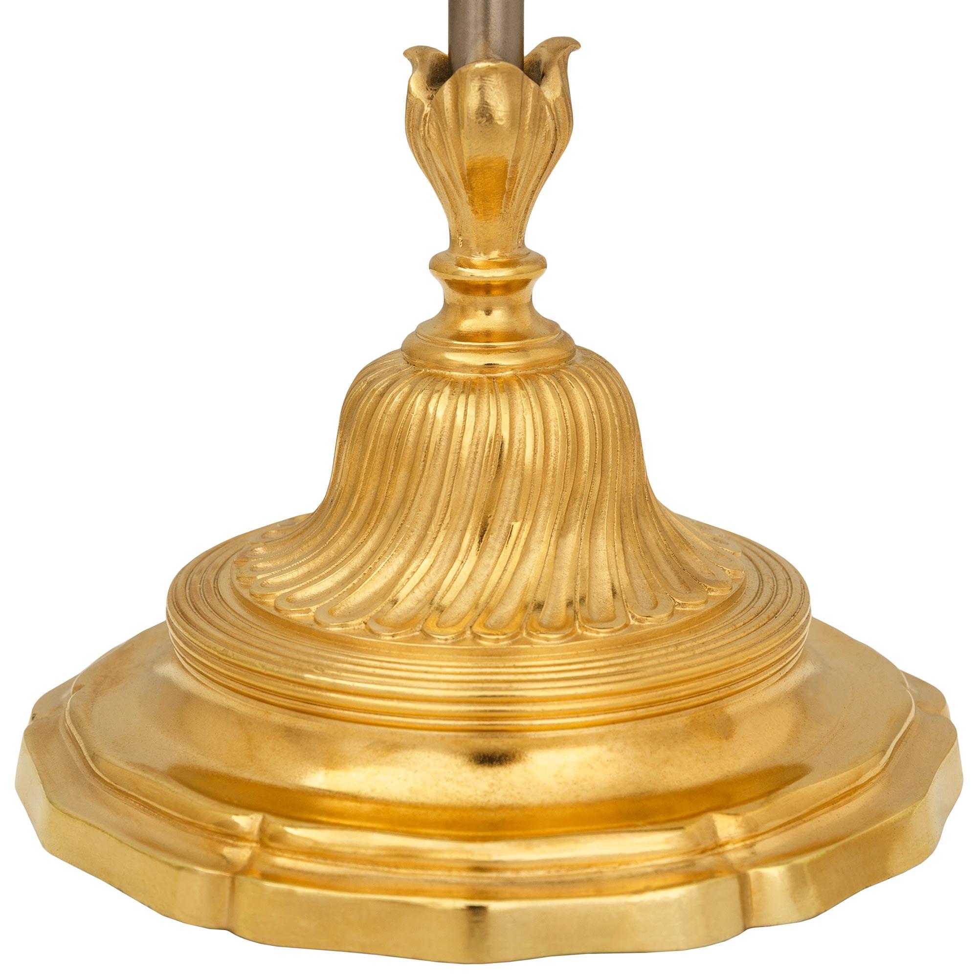 Lámpara de Ormolu francesa del siglo XIX, estilo Luis XV/XVI, firmada Gagneau Paris en venta 1