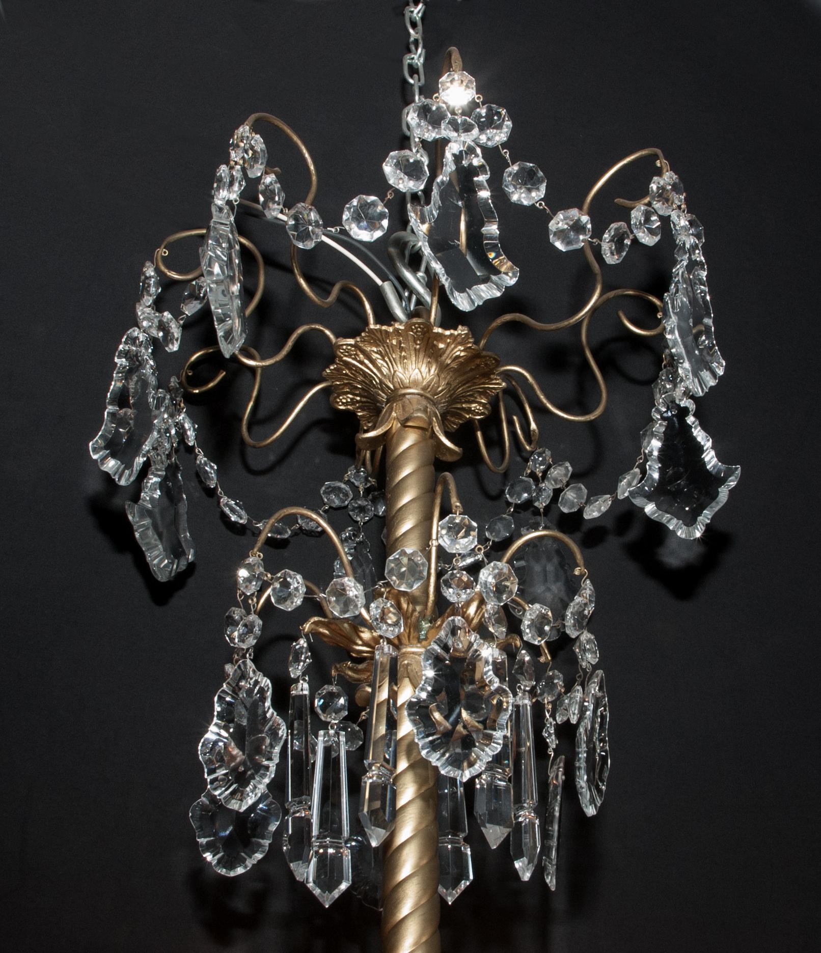 Lampadario francese del XIX secolo Luigi XVI in bronzo e cristallo, a tre piani In condizioni buone in vendita a New Orleans, LA
