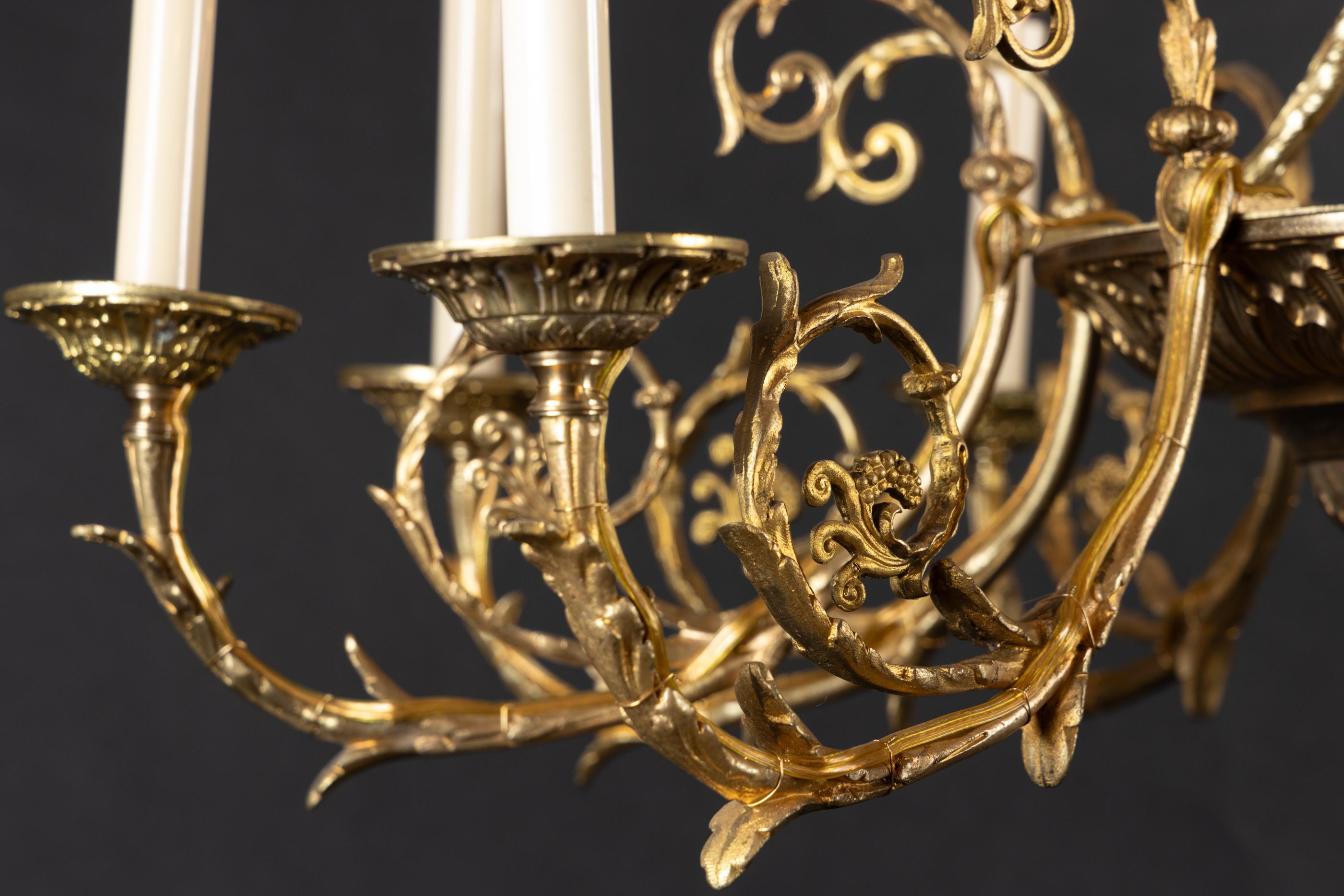 Araña francesa de bronce Luis XVI del siglo XIX con cabezas de carnero en venta 1