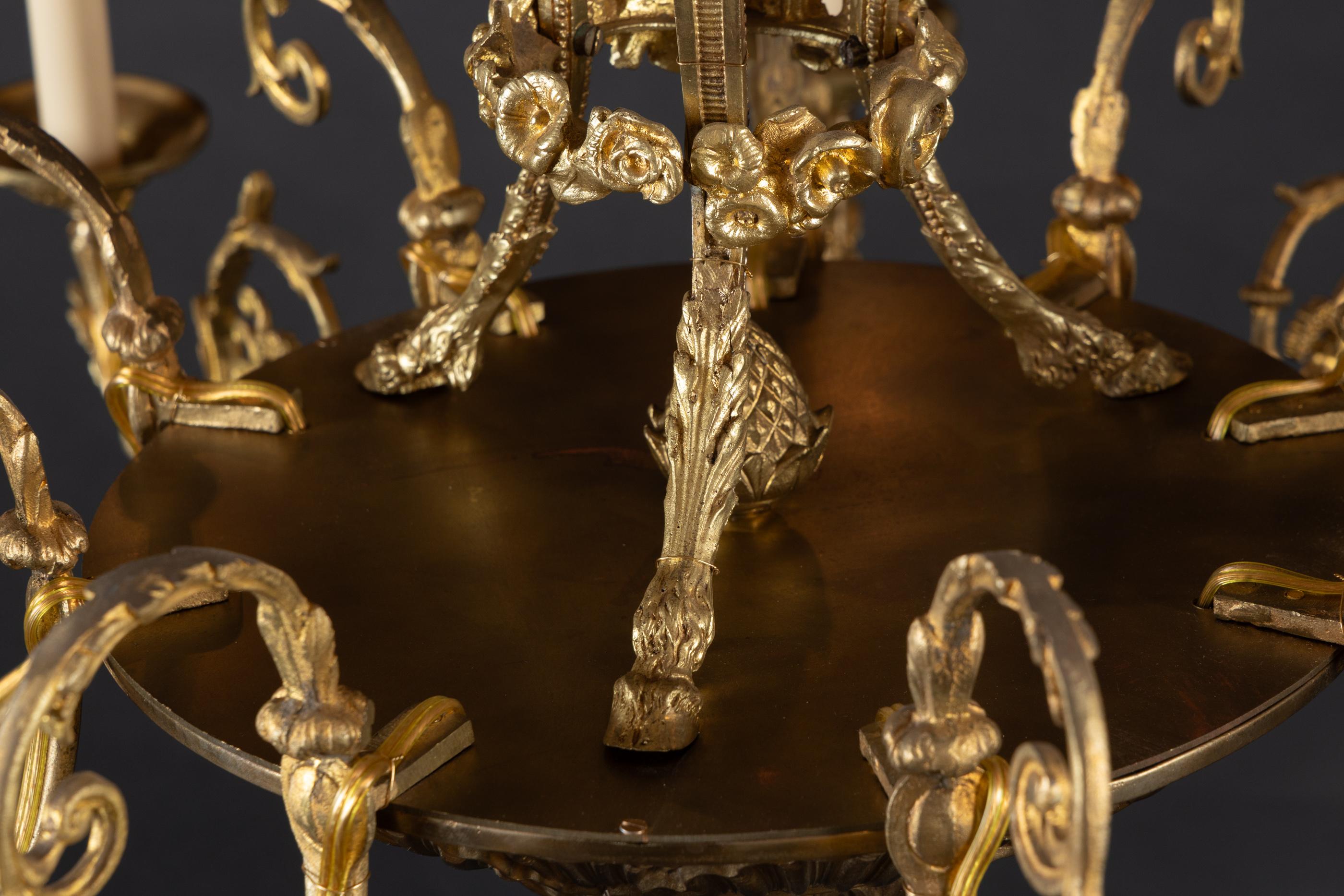 Araña francesa de bronce Luis XVI del siglo XIX con cabezas de carnero en venta 3