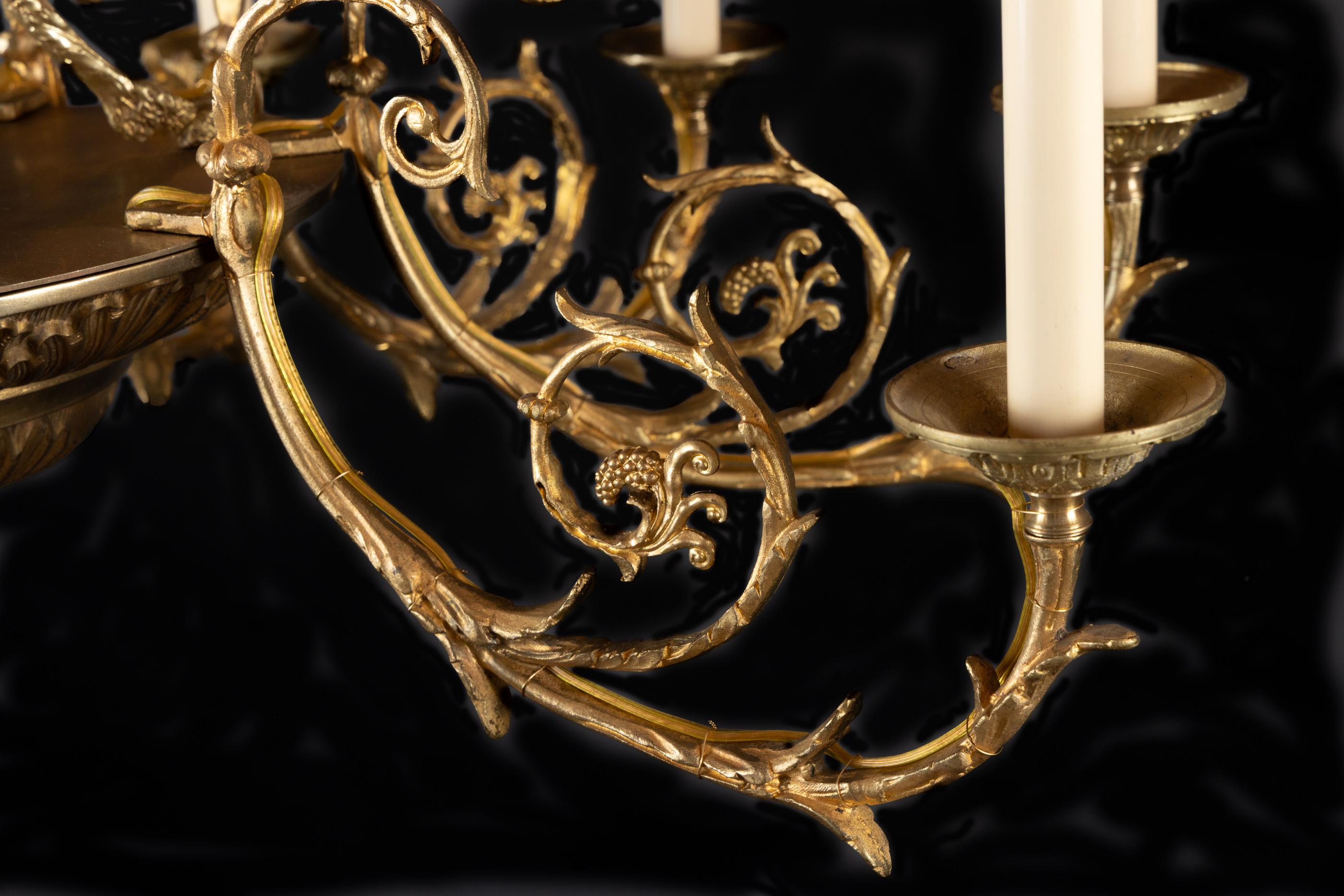 Araña francesa de bronce Luis XVI del siglo XIX con cabezas de carnero en venta 4