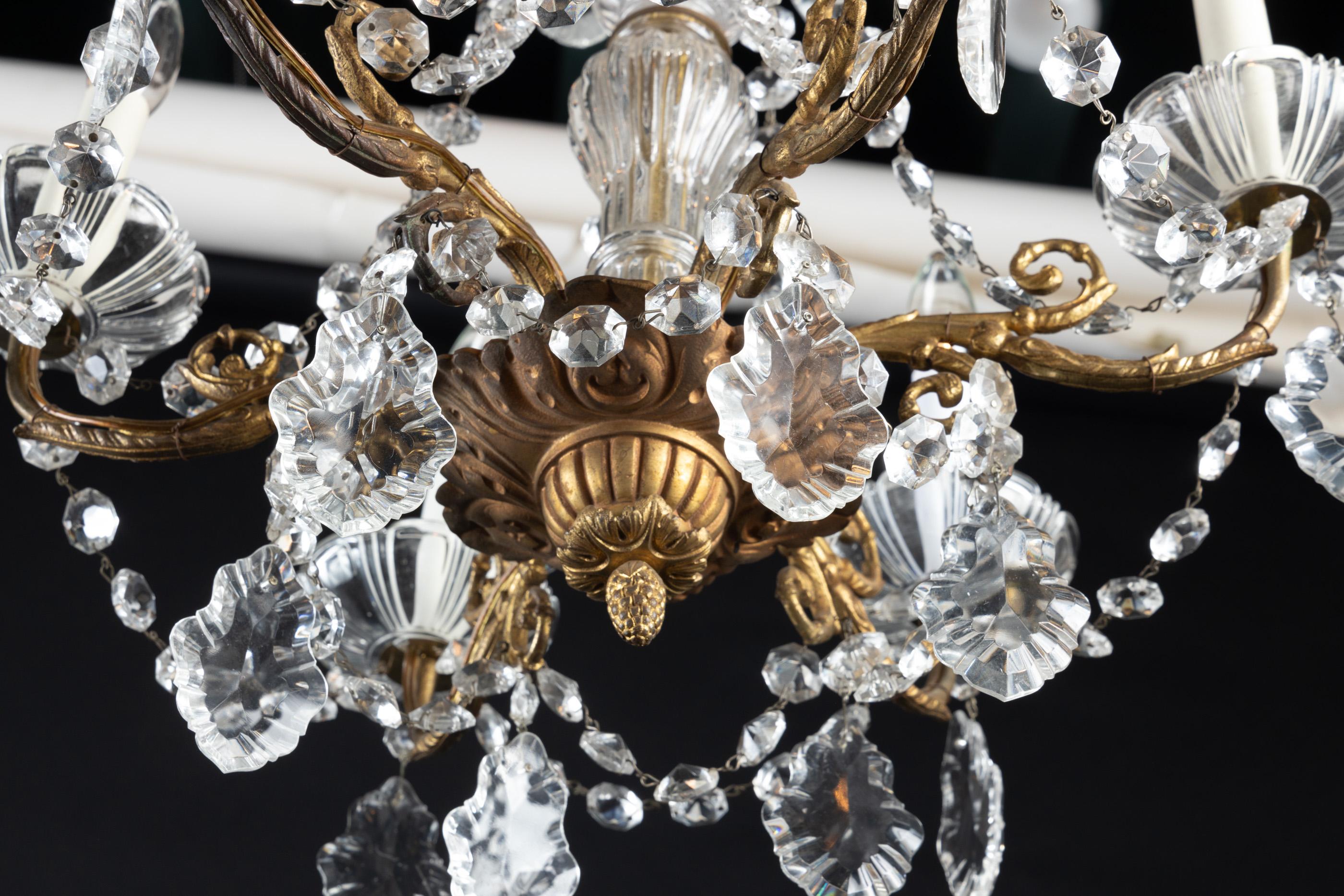 Lampadario francese del XIX secolo Luigi XVI in bronzo e cristallo in vendita 4