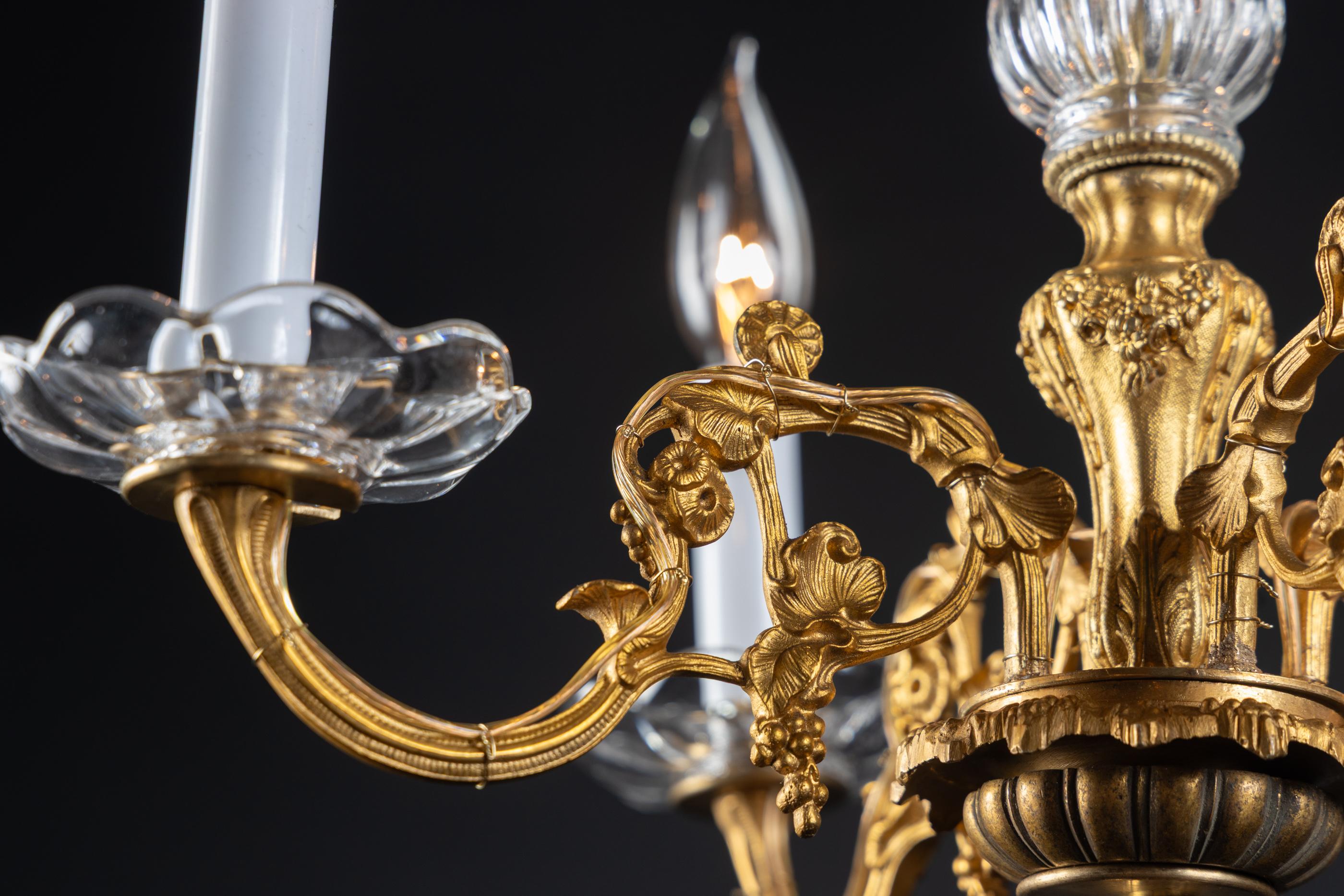 Français French 19th Century Louis XVI Bronze d'Ore and Crystal Chandelier en vente