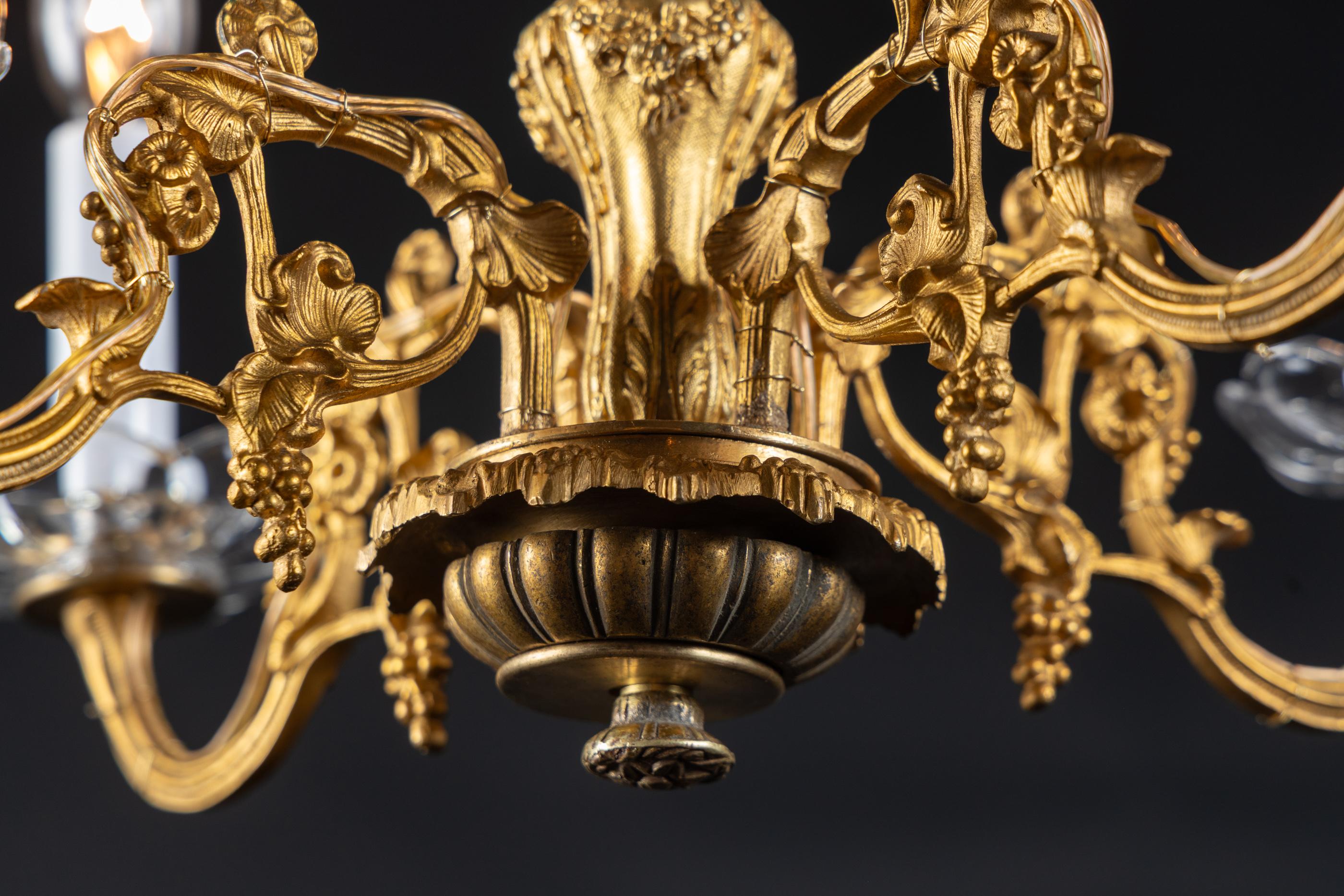 French 19th Century Louis XVI Bronze d'Ore and Crystal Chandelier Excellent état - En vente à New Orleans, LA