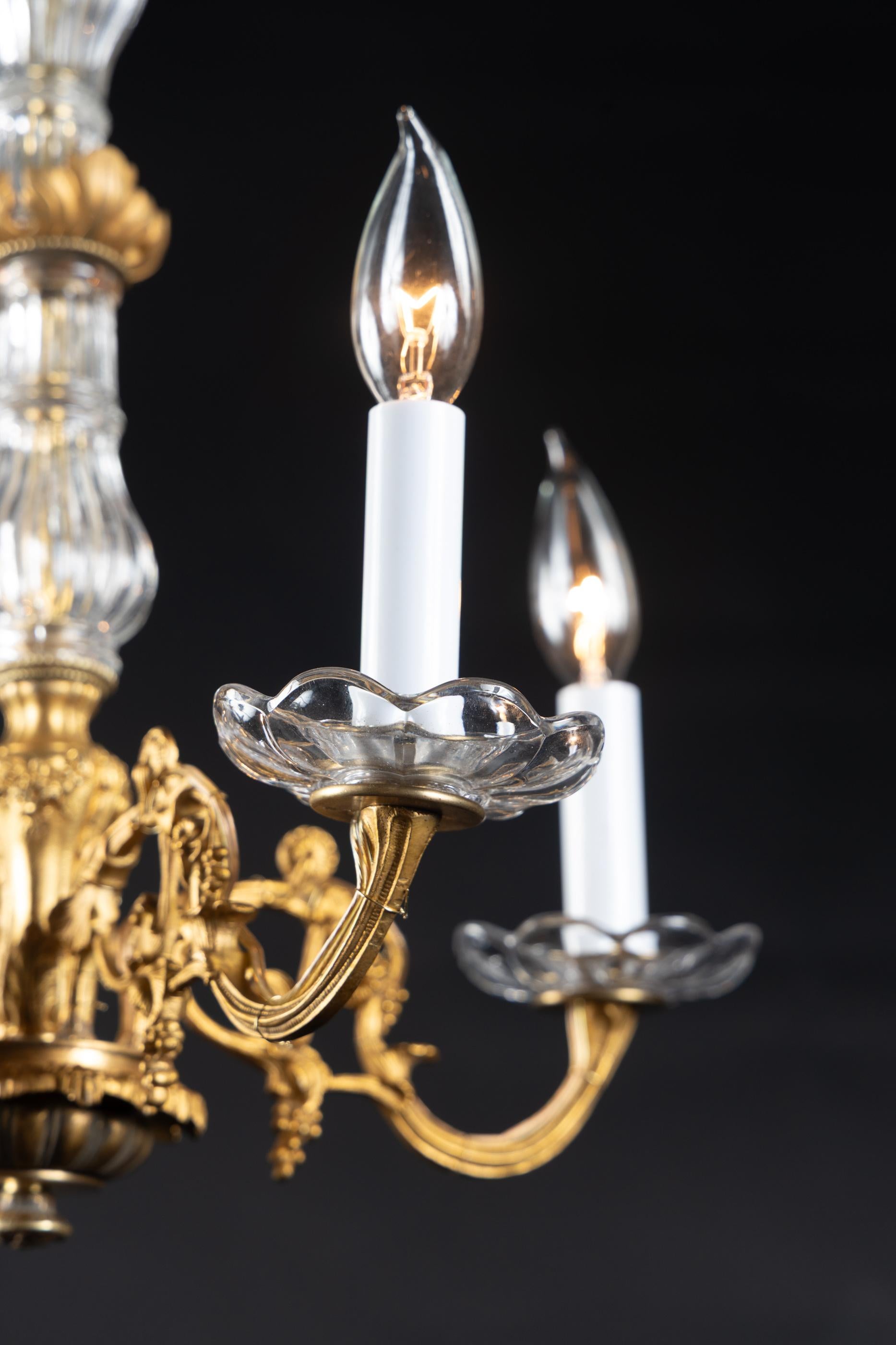 XIXe siècle French 19th Century Louis XVI Bronze d'Ore and Crystal Chandelier en vente