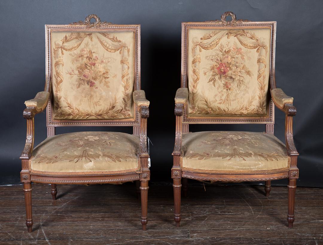 Juego de salón francés tallado Luis XVI del siglo XIX con tapiz de Aubusson original en Bueno estado para la venta en New Orleans, LA